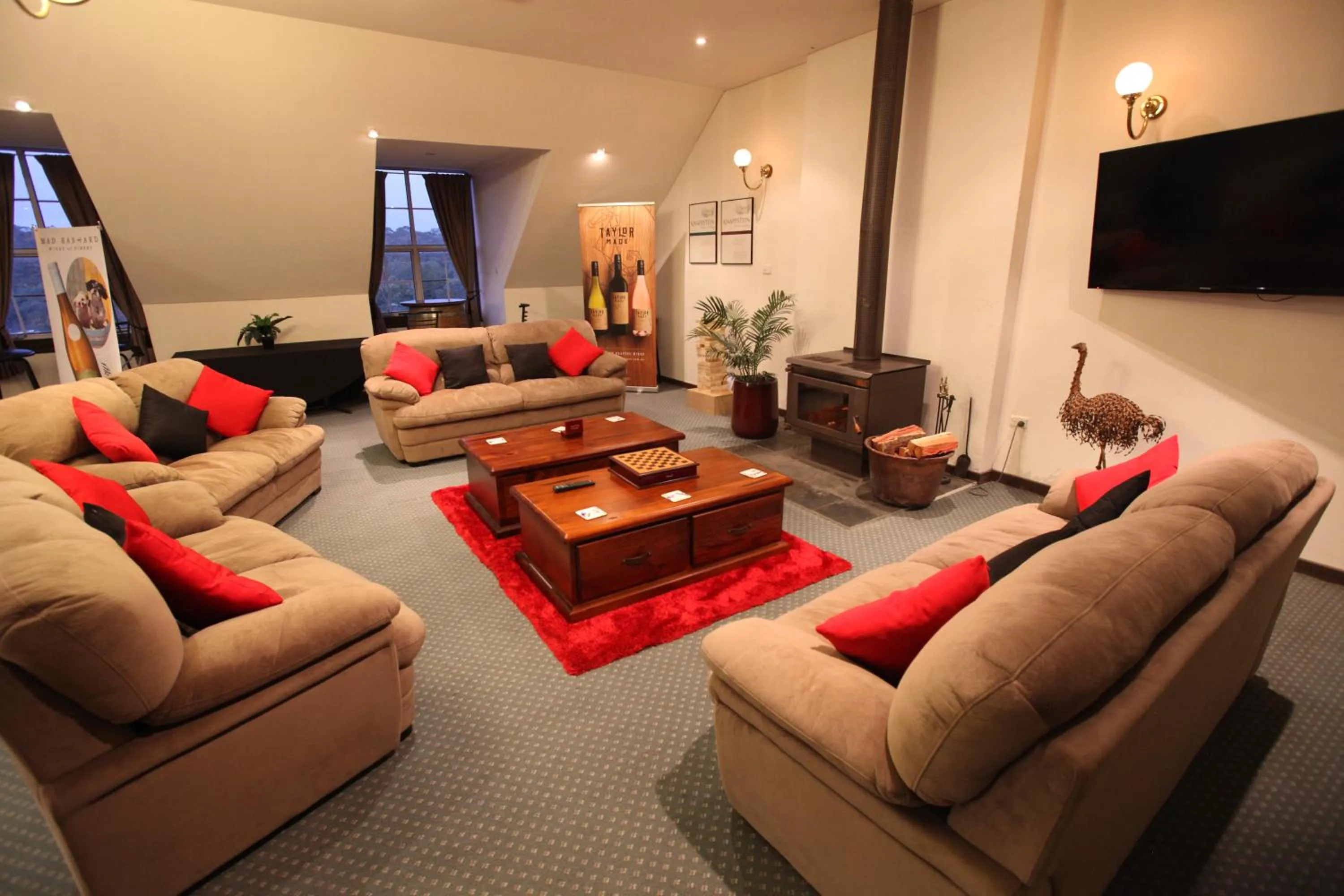 Communal lounge/ TV room in Clare Valley Motel