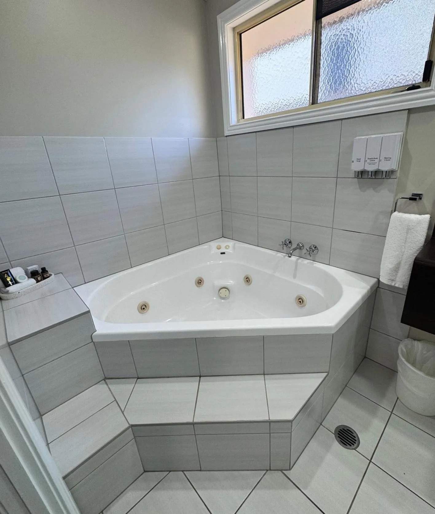 Bath in Ambassador On Ruthven