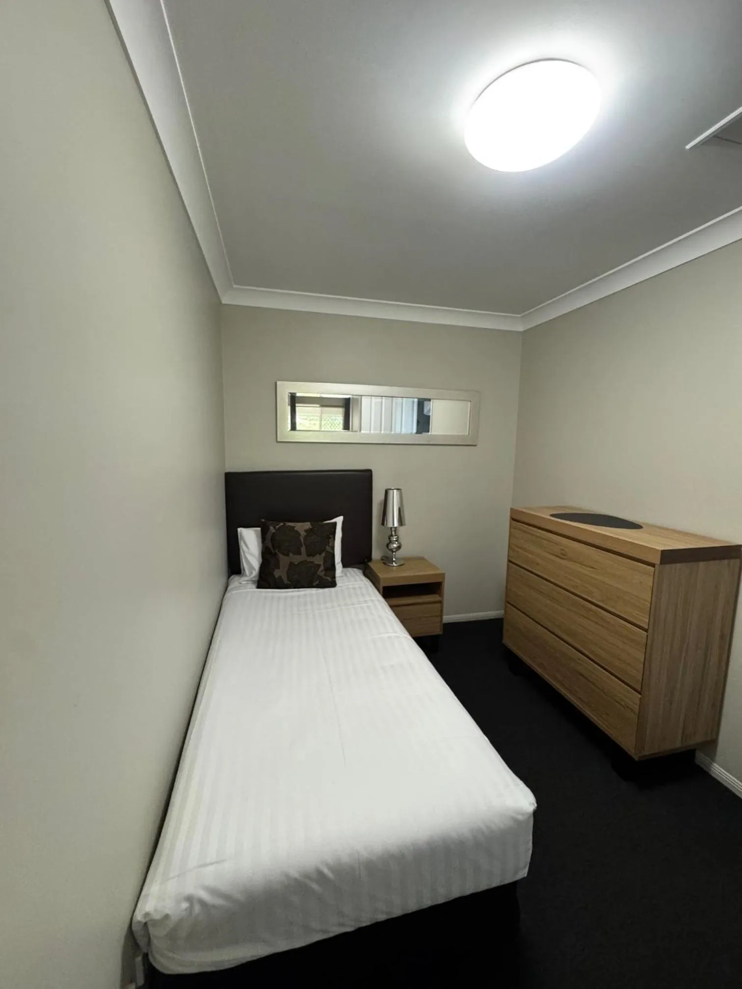 Bedroom, Bed in Ambassador On Ruthven