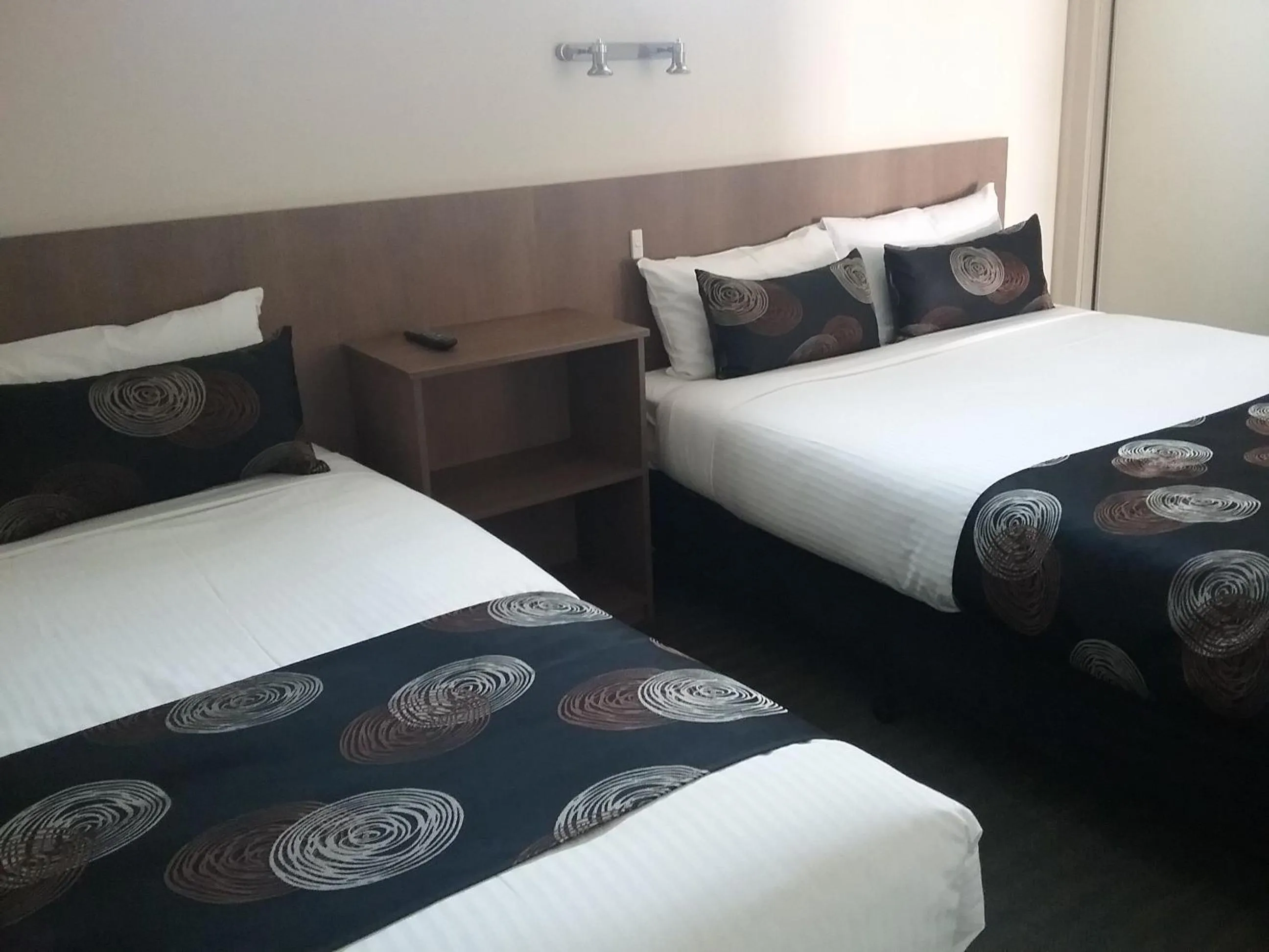 Bedroom, Bed in Werribee Park Motor Inn