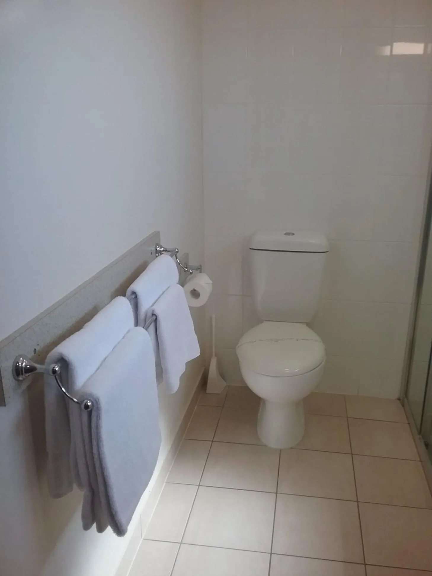 Bathroom in Werribee Park Motor Inn