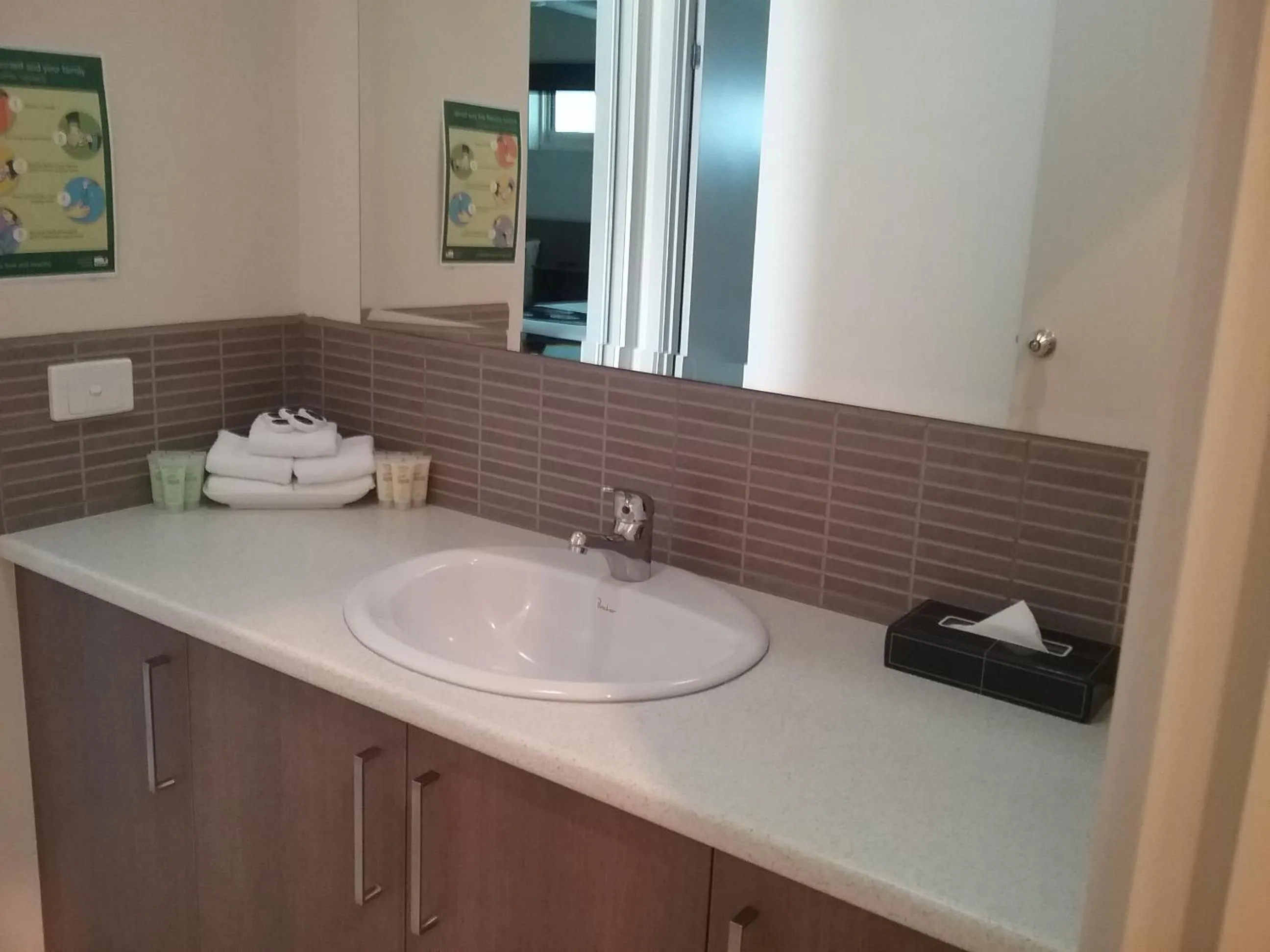 Bathroom in Werribee Park Motor Inn