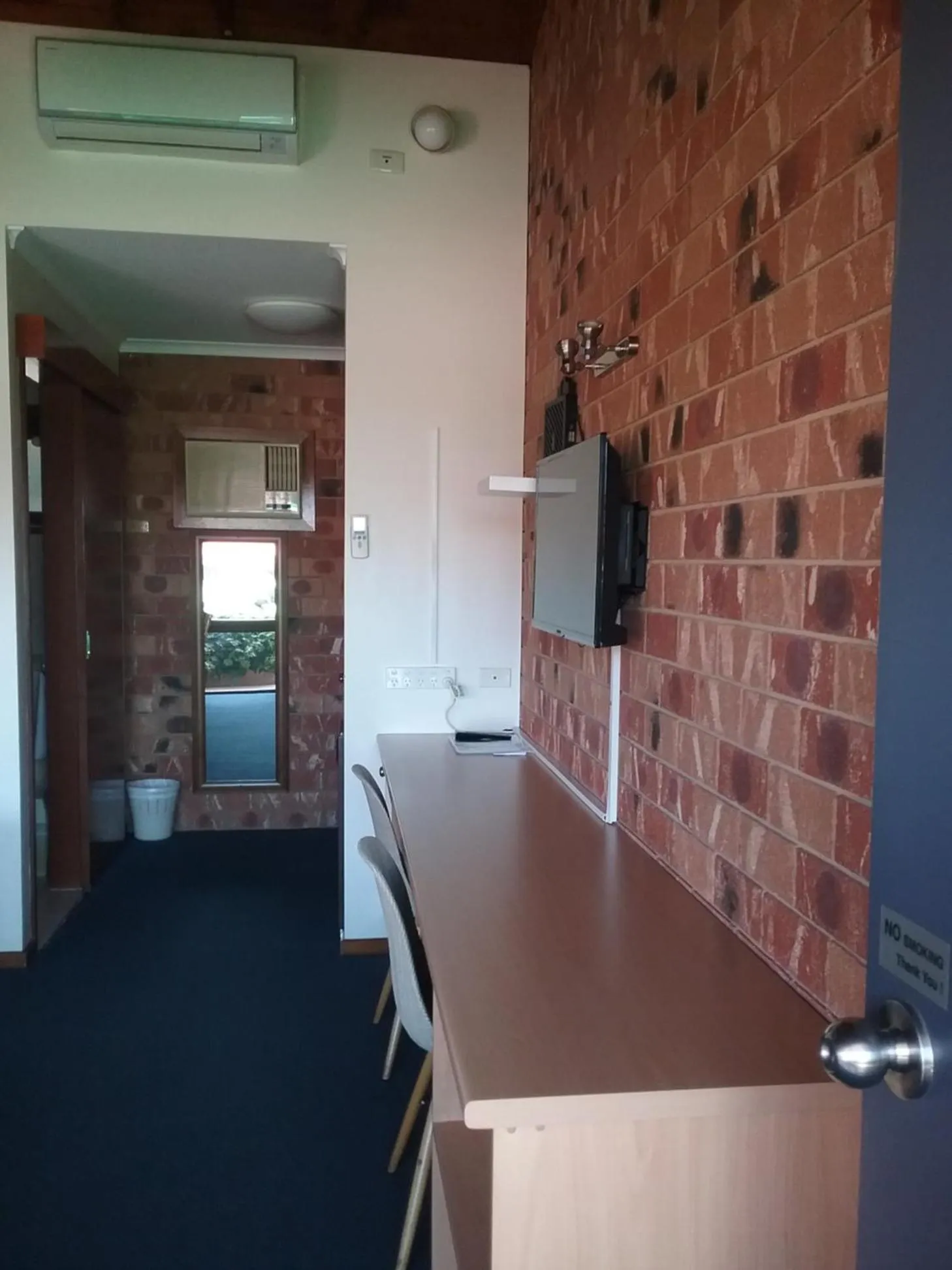 Facade/entrance in Werribee Park Motor Inn