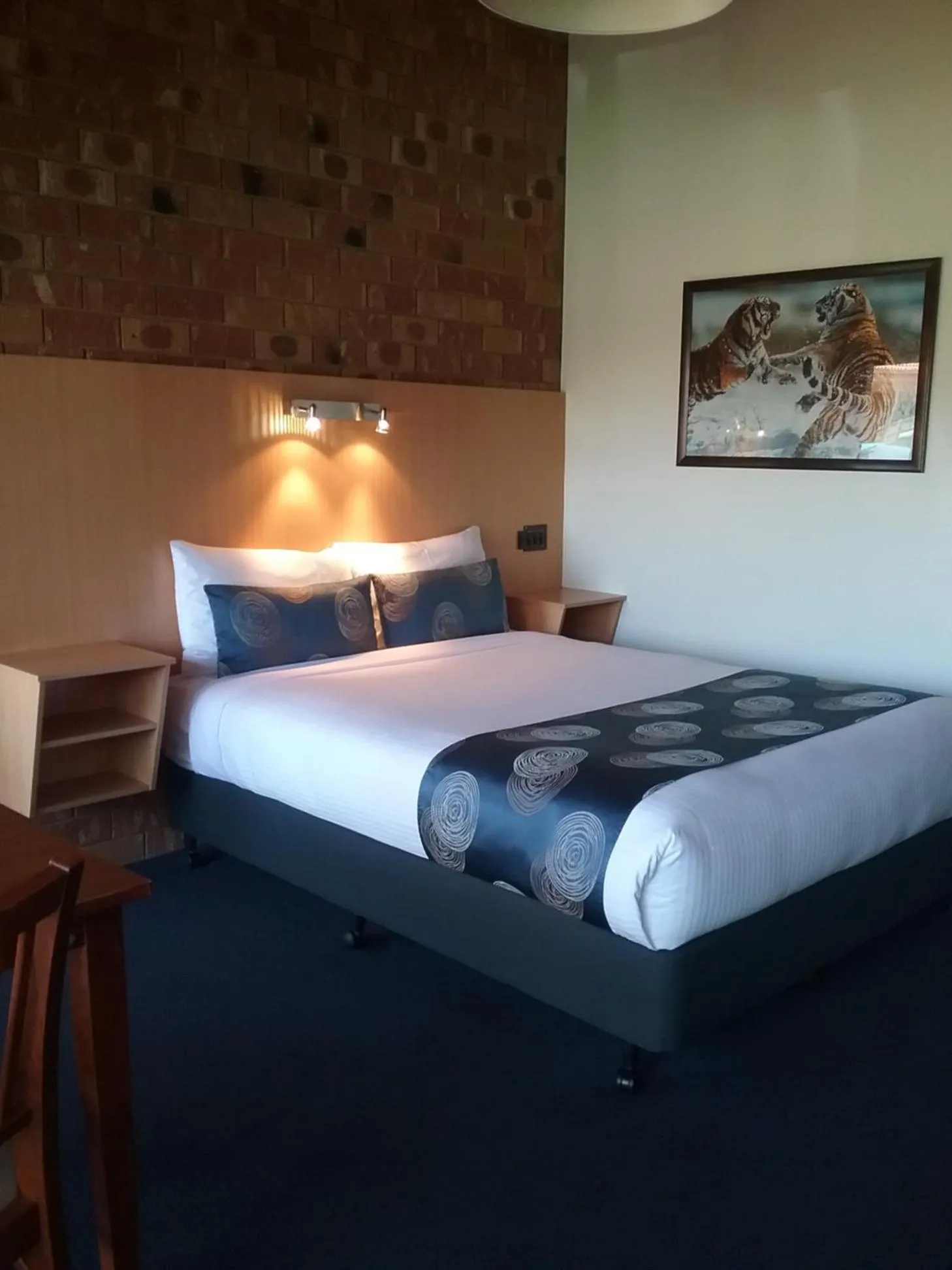 Bed in Werribee Park Motor Inn