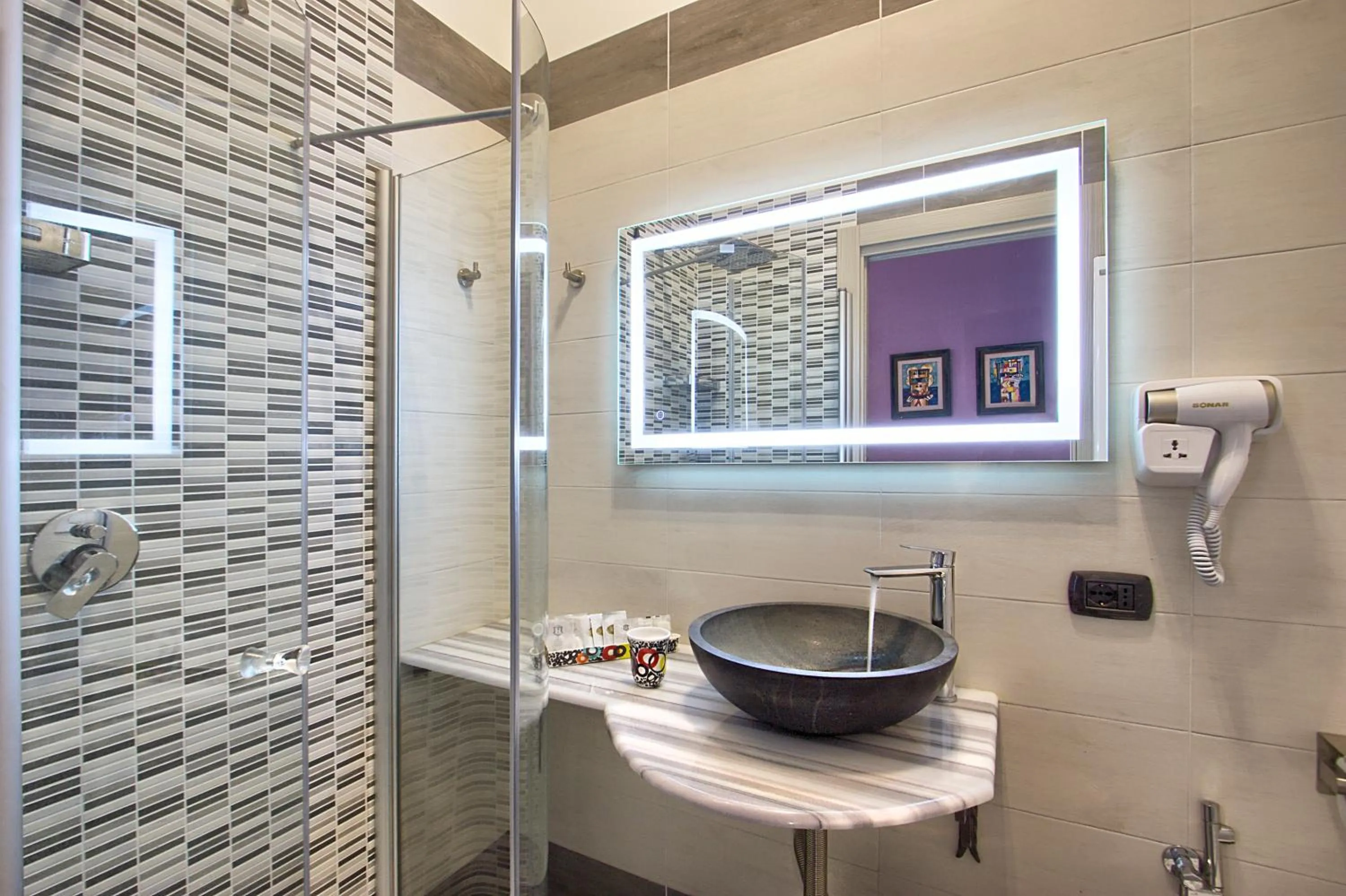 Shower in La Collina dei Ciliegi