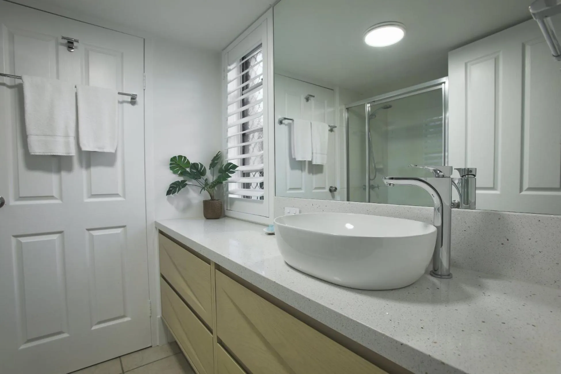 Bathroom in Bila Vista Kirra Beachside Apartments