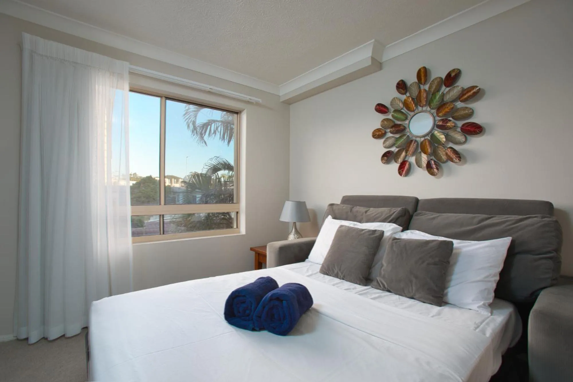 Bed in Bila Vista Kirra Beachside Apartments