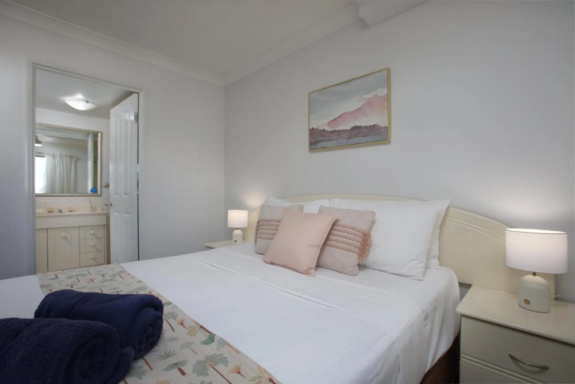 Bedroom, Bed in Bila Vista Kirra Beachside Apartments