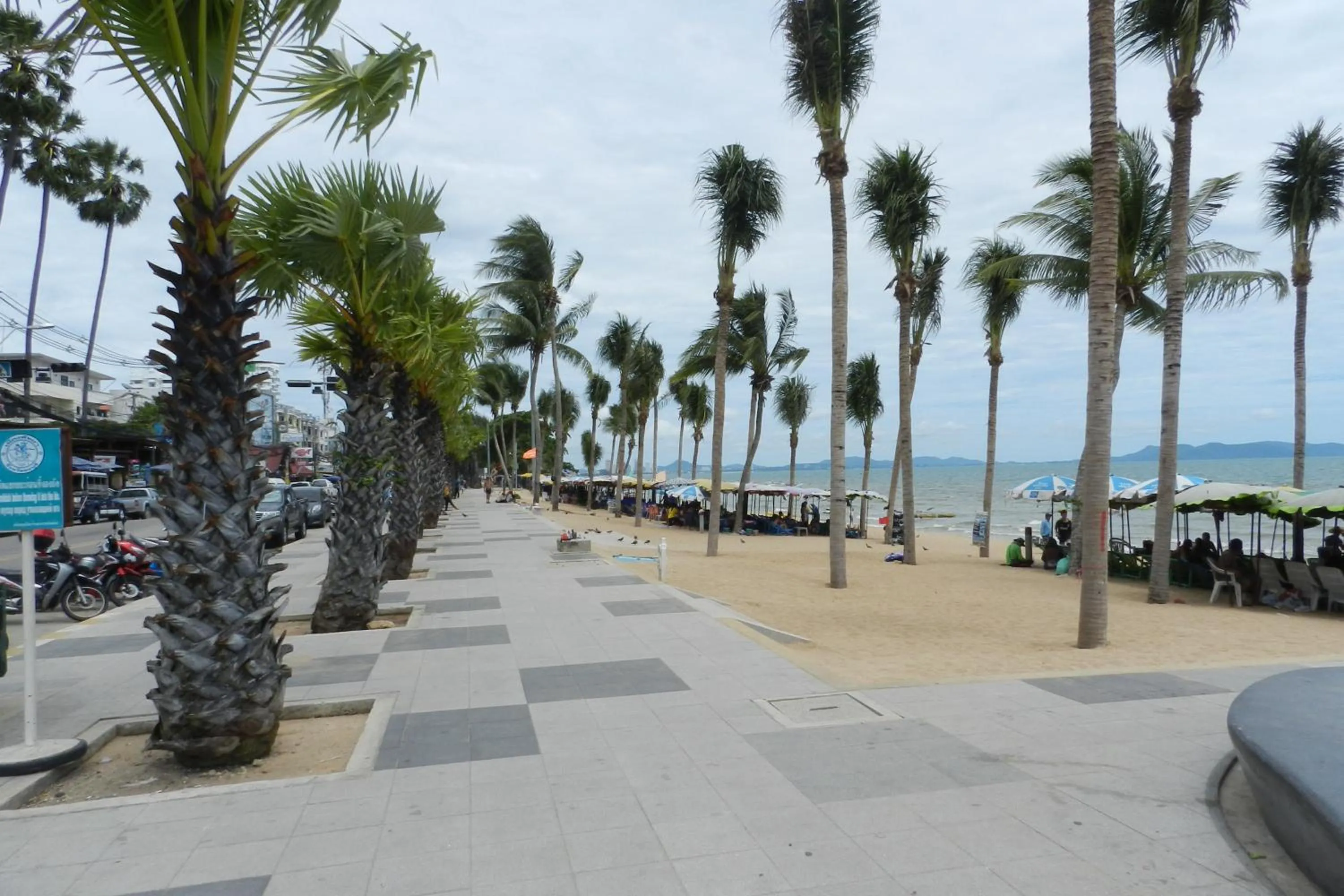 Beach in NEOcondo @ PATTAYA
