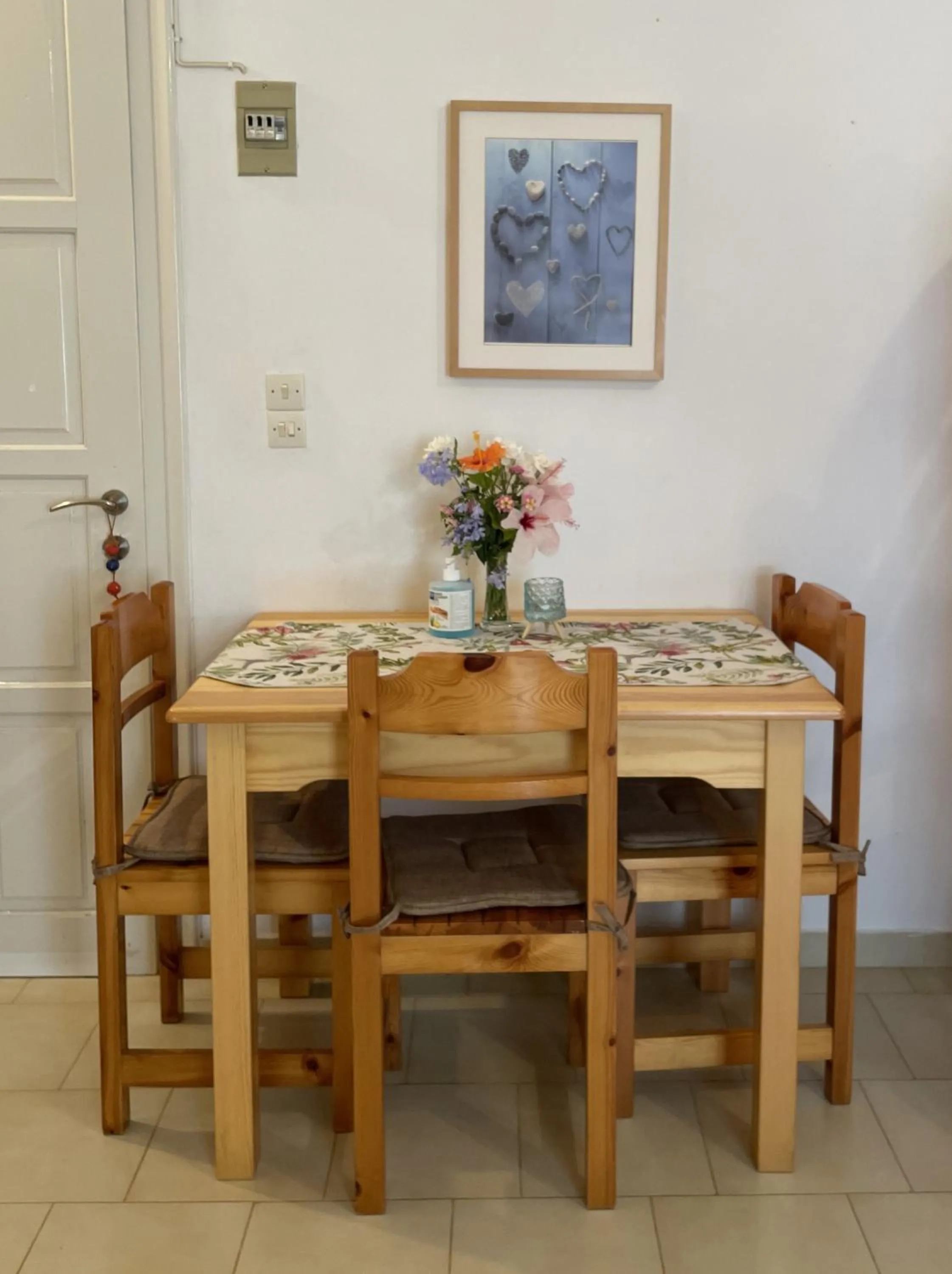Dining area in Villa Gelly's Studios