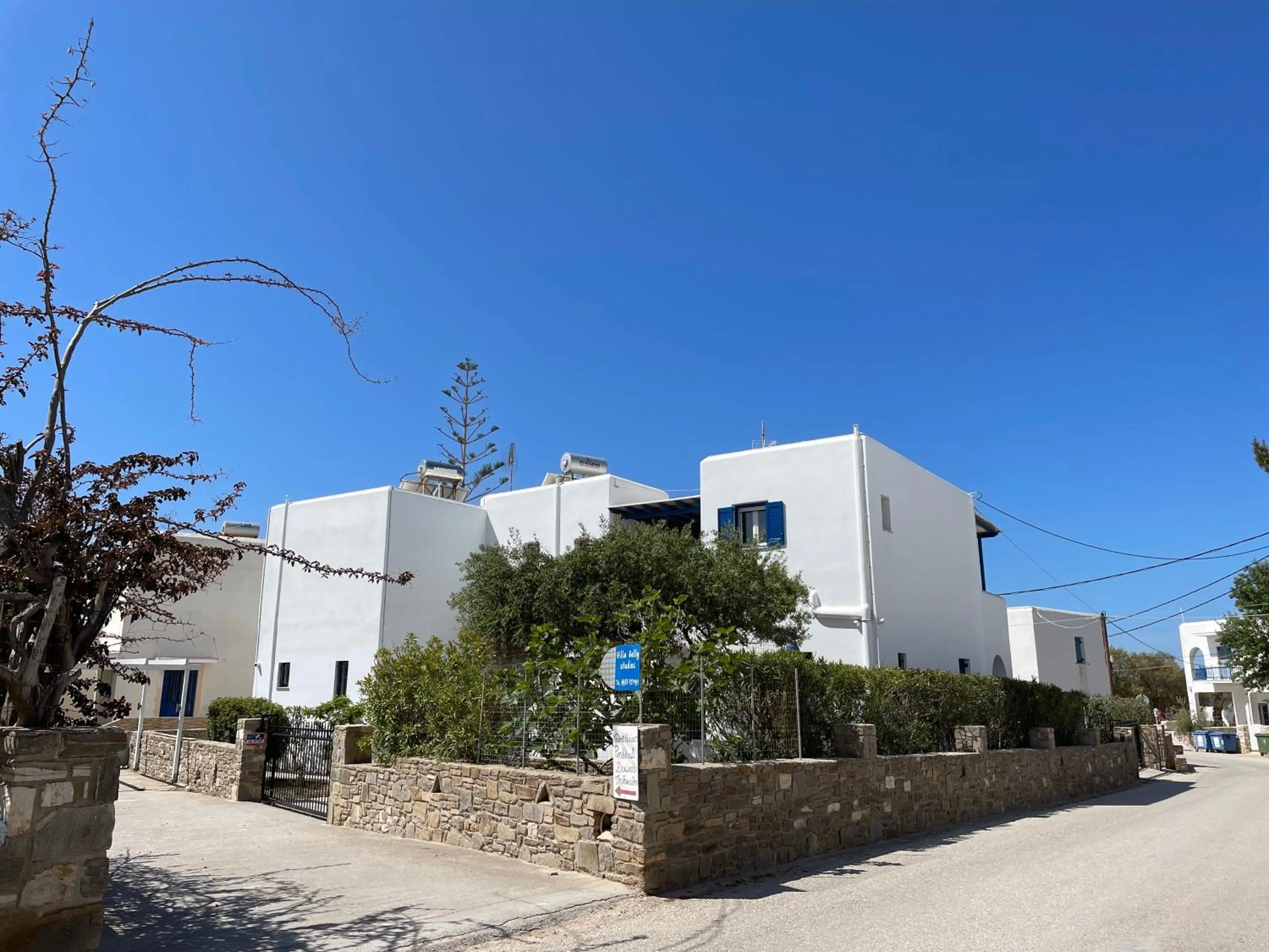 Property building in Villa Gelly's Studios