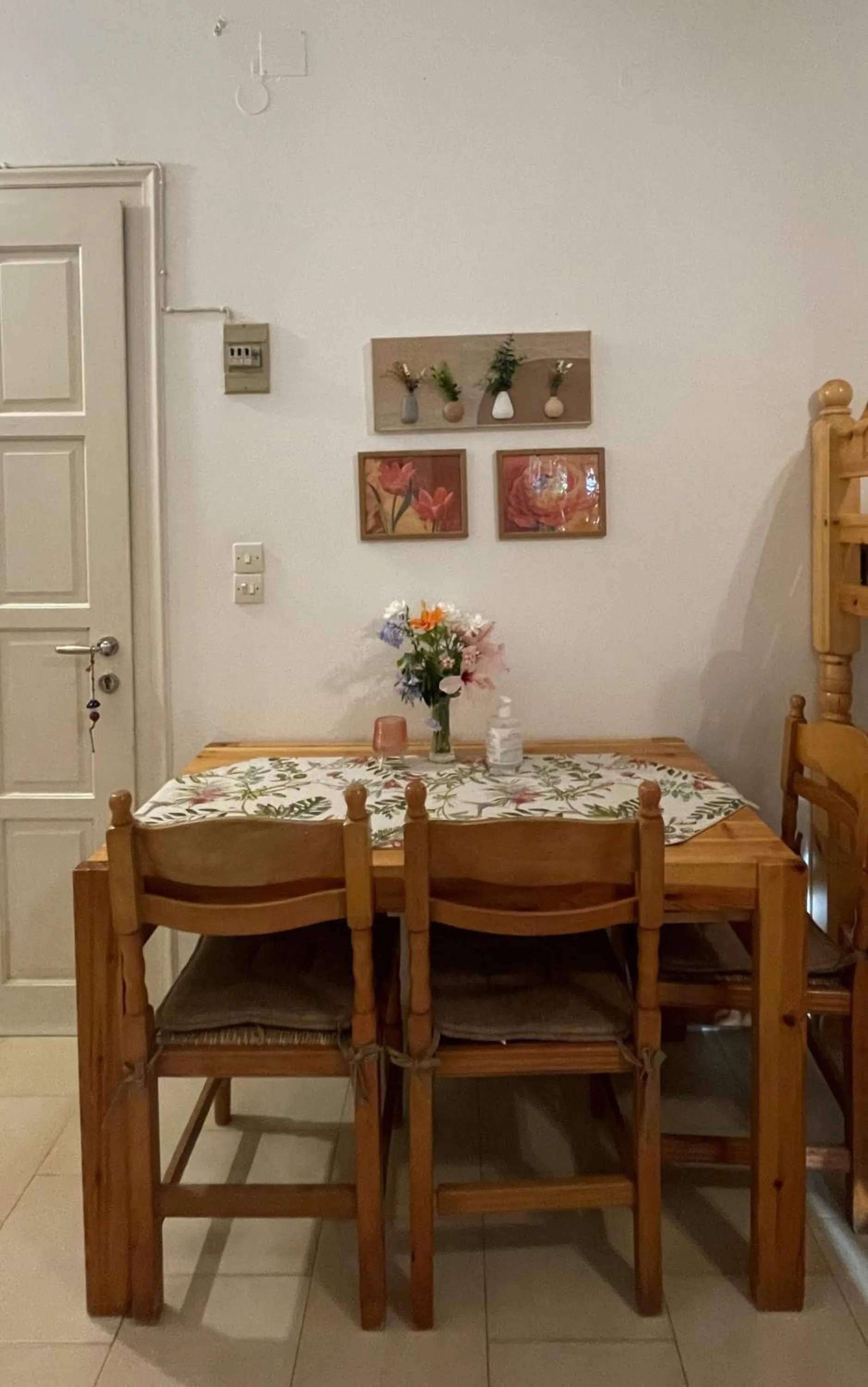 Dining area in Villa Gelly's Studios