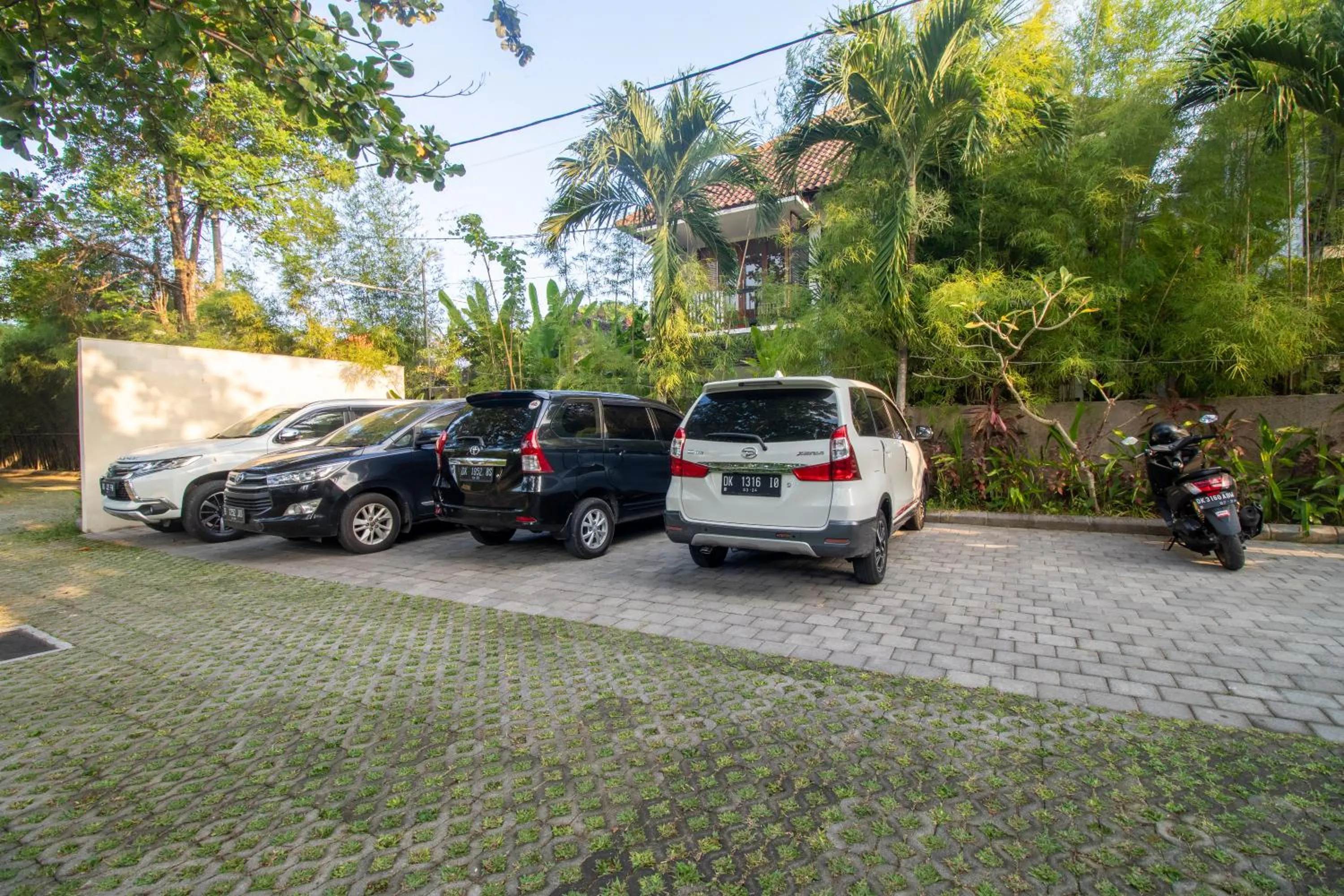 Parking in Sayang Sanur Terrace House