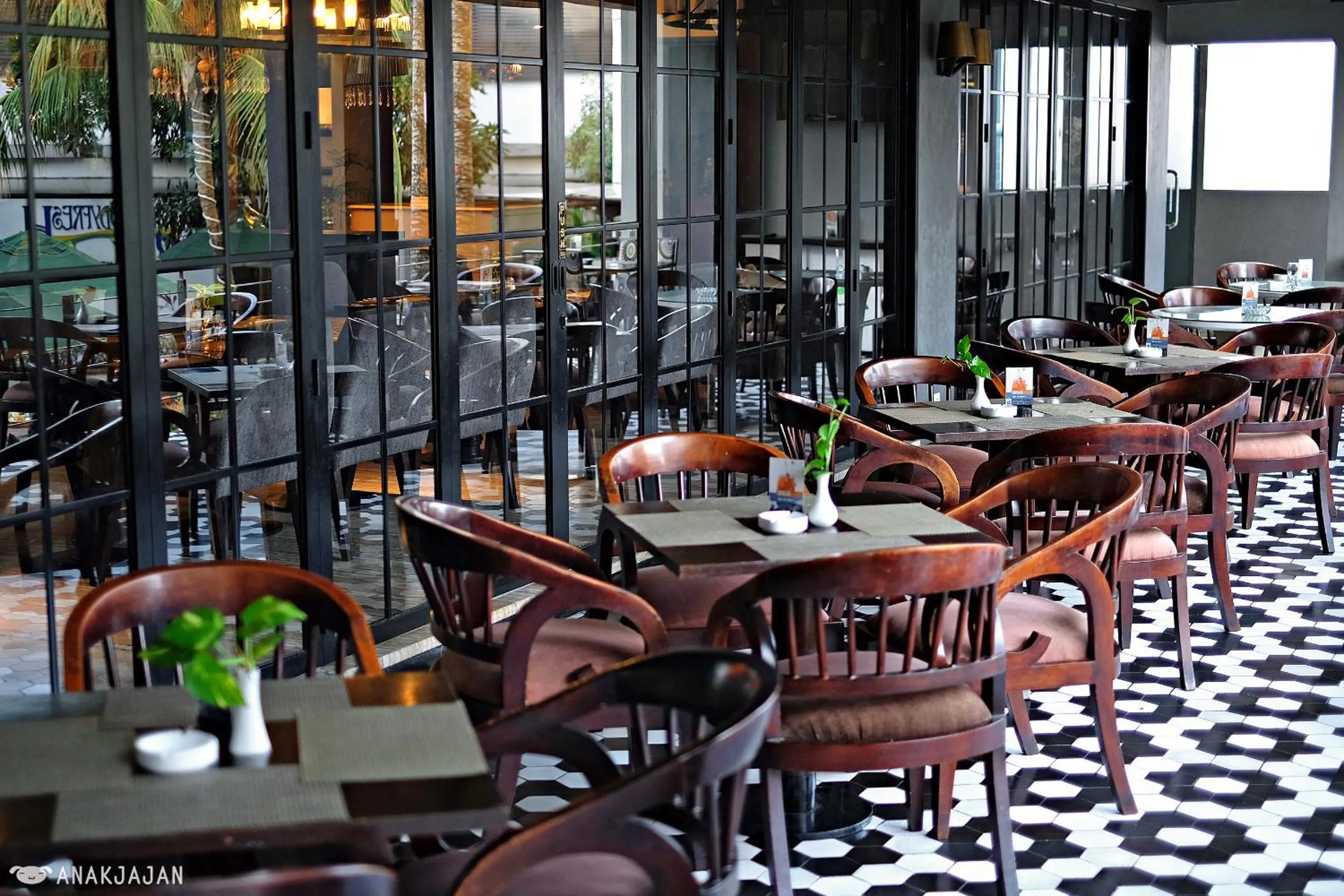 Restaurant/places to eat in Blue Sky Hotel Balikpapan