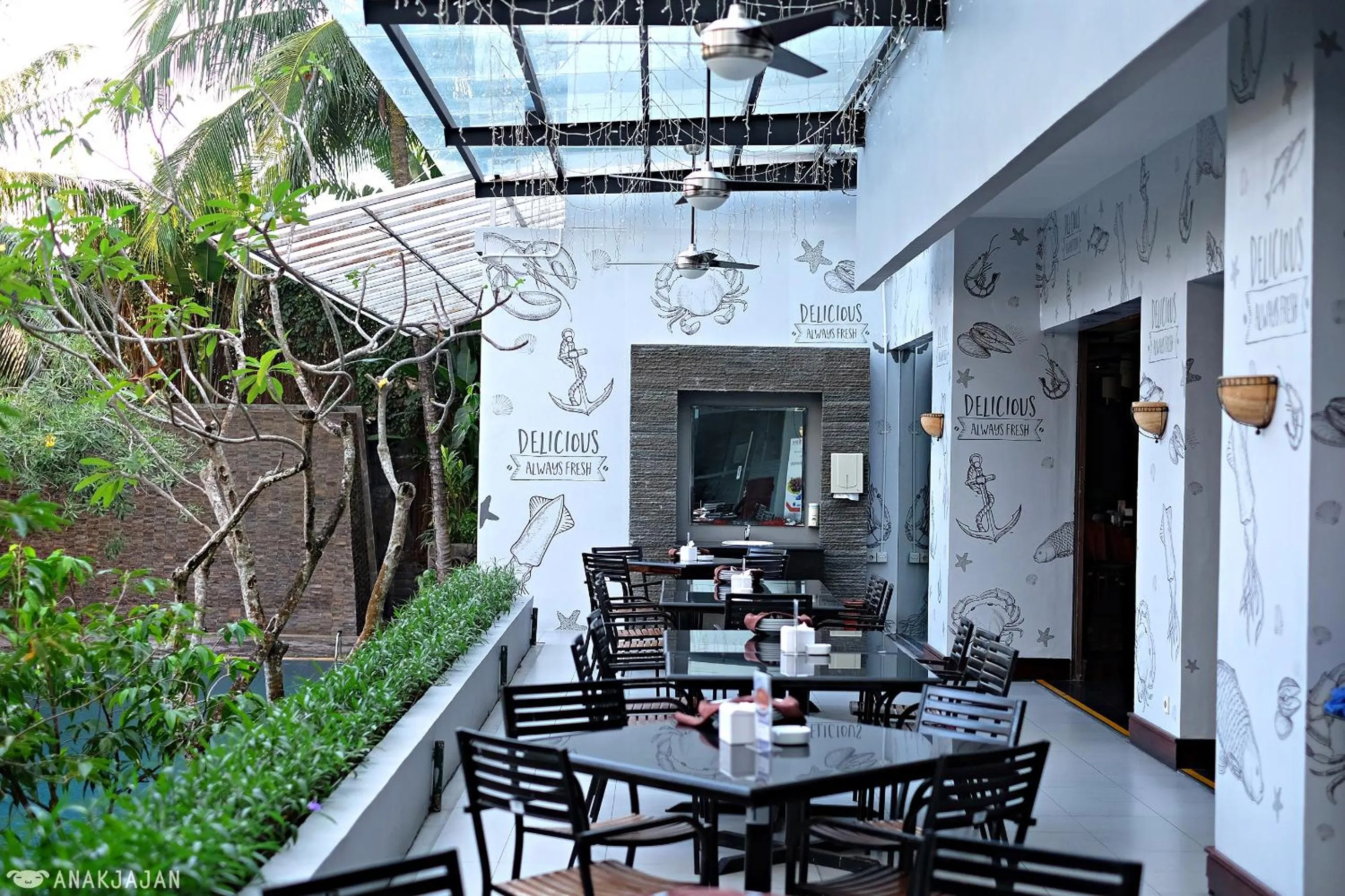 Dining area in Blue Sky Hotel Balikpapan