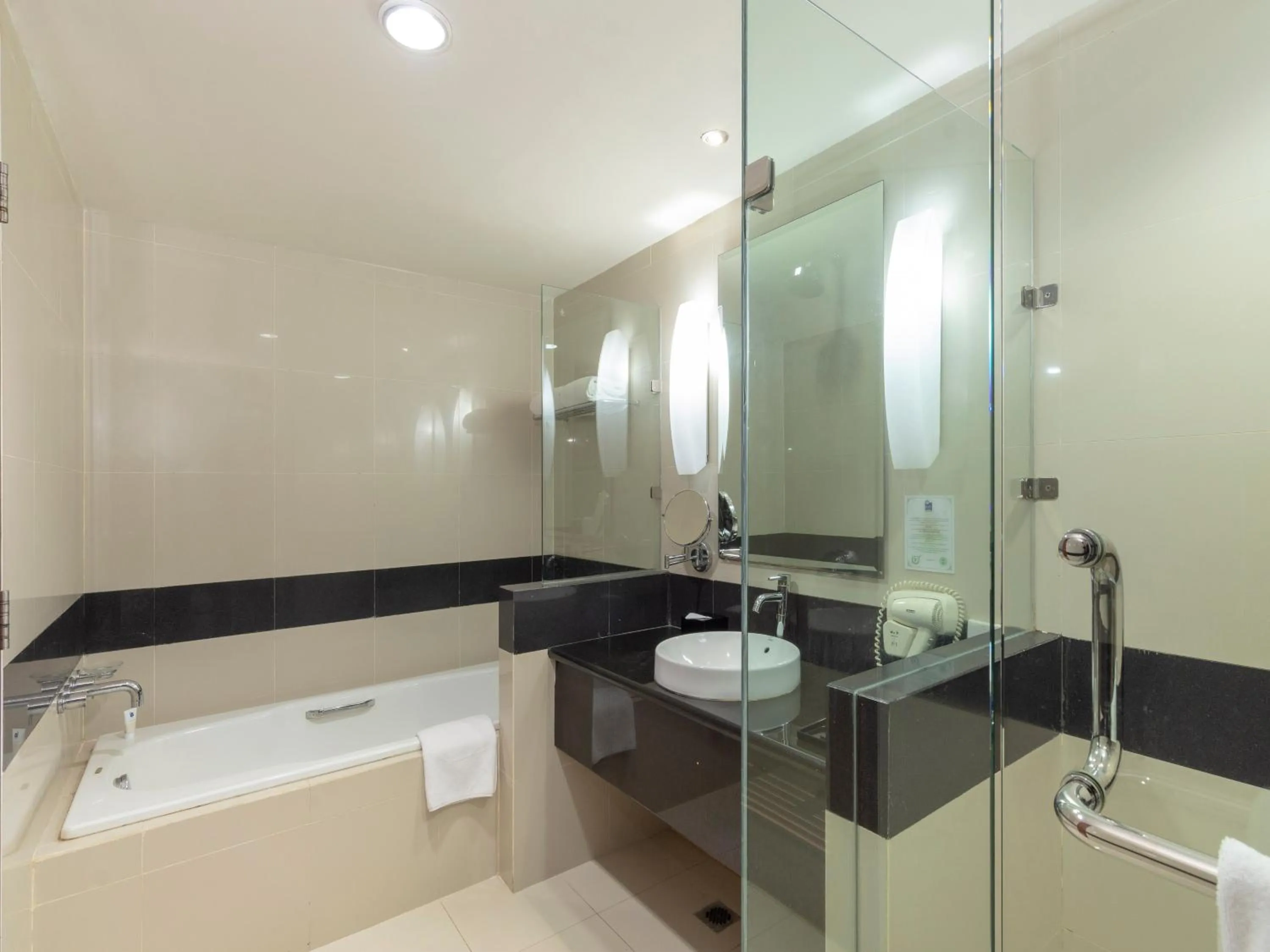 Bath in Blue Sky Hotel Balikpapan