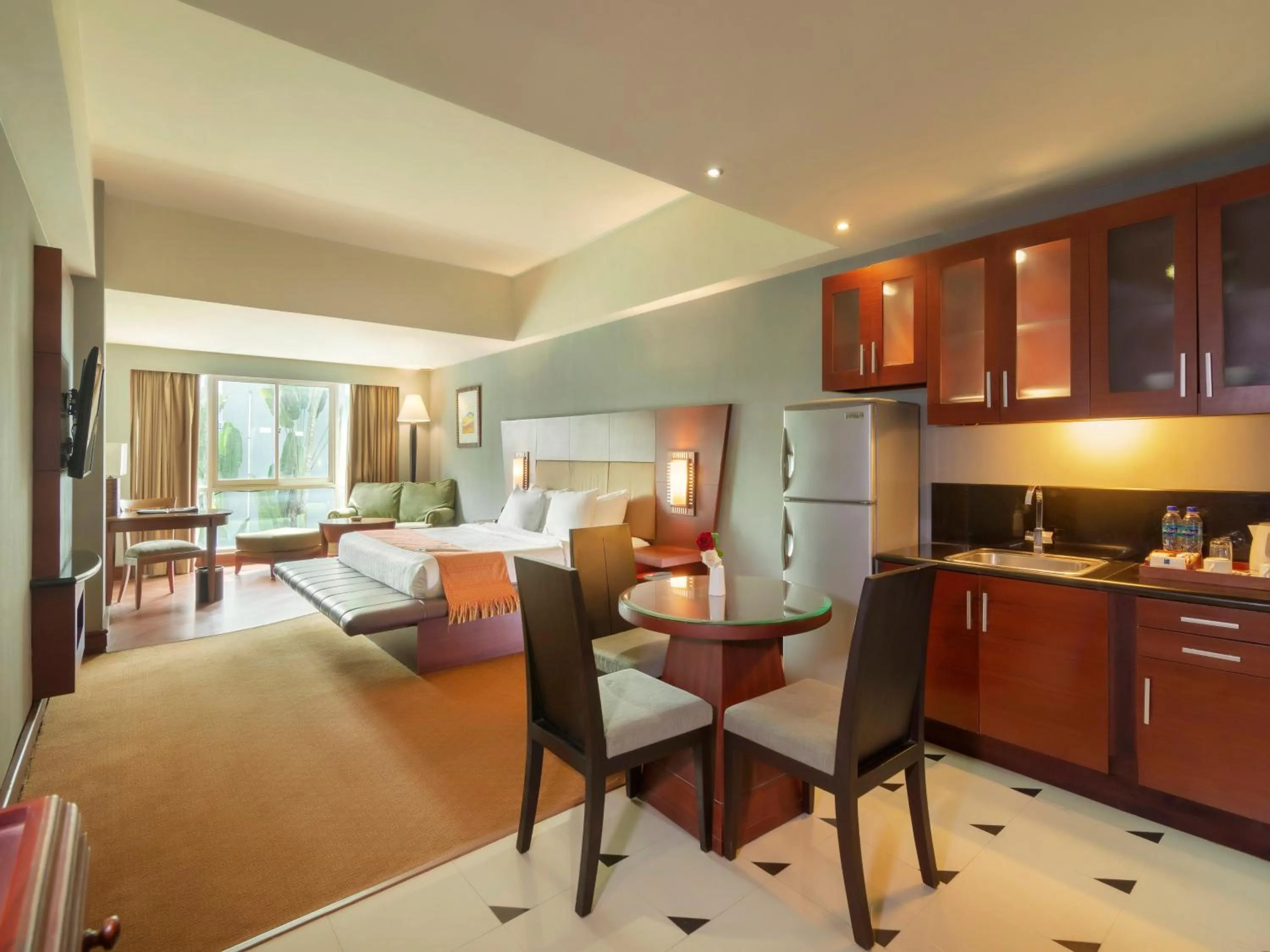 Living room, Bed in Blue Sky Hotel Balikpapan