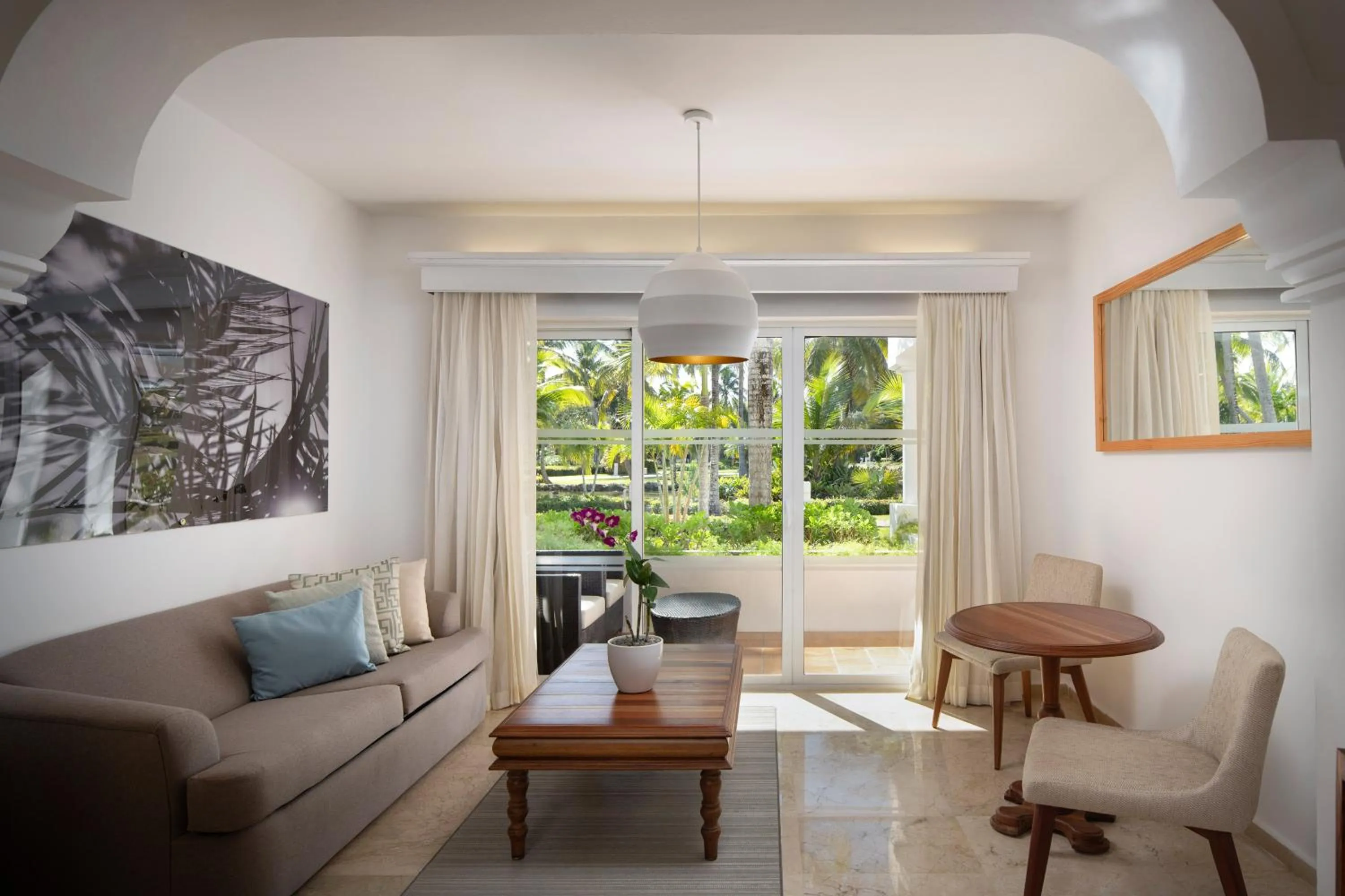 Living room in Meliá Caribe Beach Resort-All Inclusive