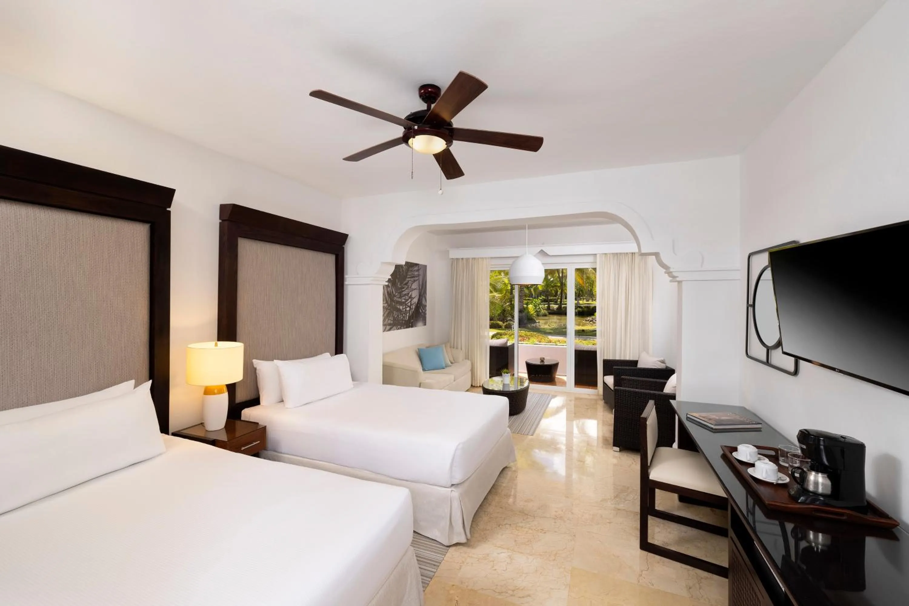 Bed in Meliá Caribe Beach Resort-All Inclusive