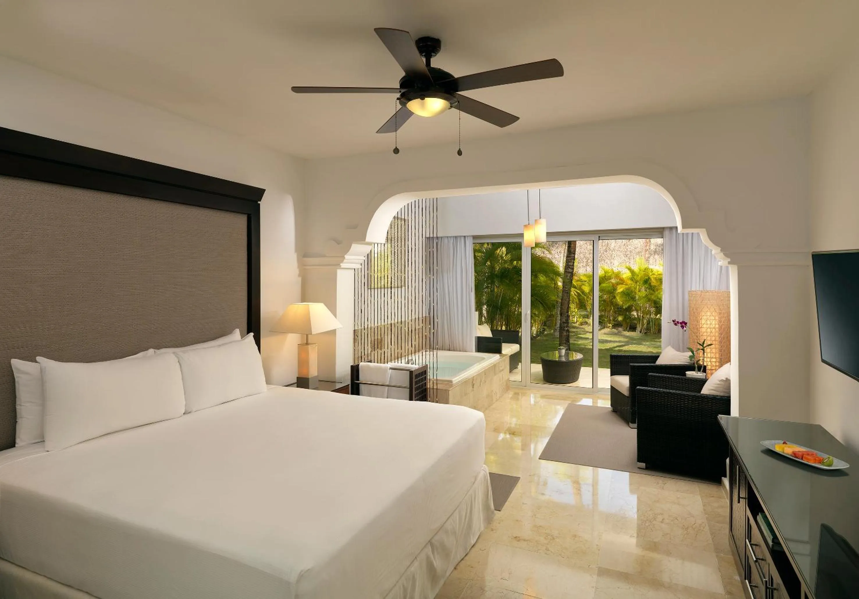 Bed in Meliá Caribe Beach Resort-All Inclusive