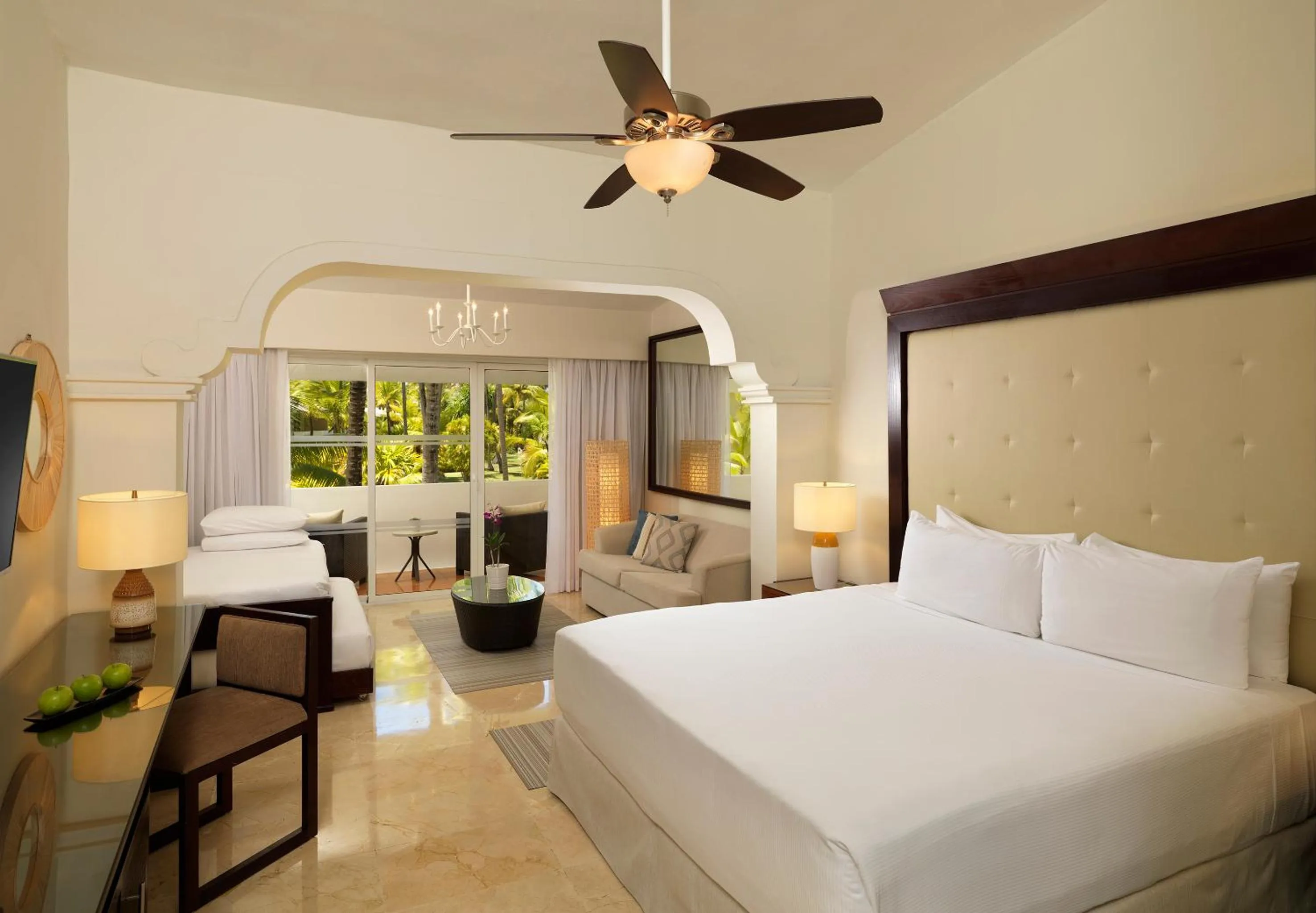 Bed in Meliá Caribe Beach Resort-All Inclusive