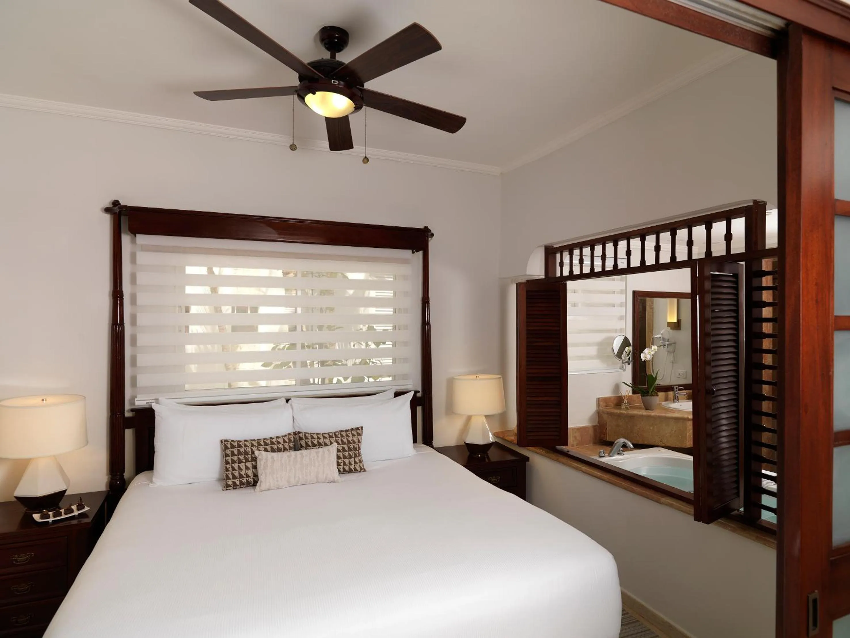 Bed in Meliá Caribe Beach Resort-All Inclusive