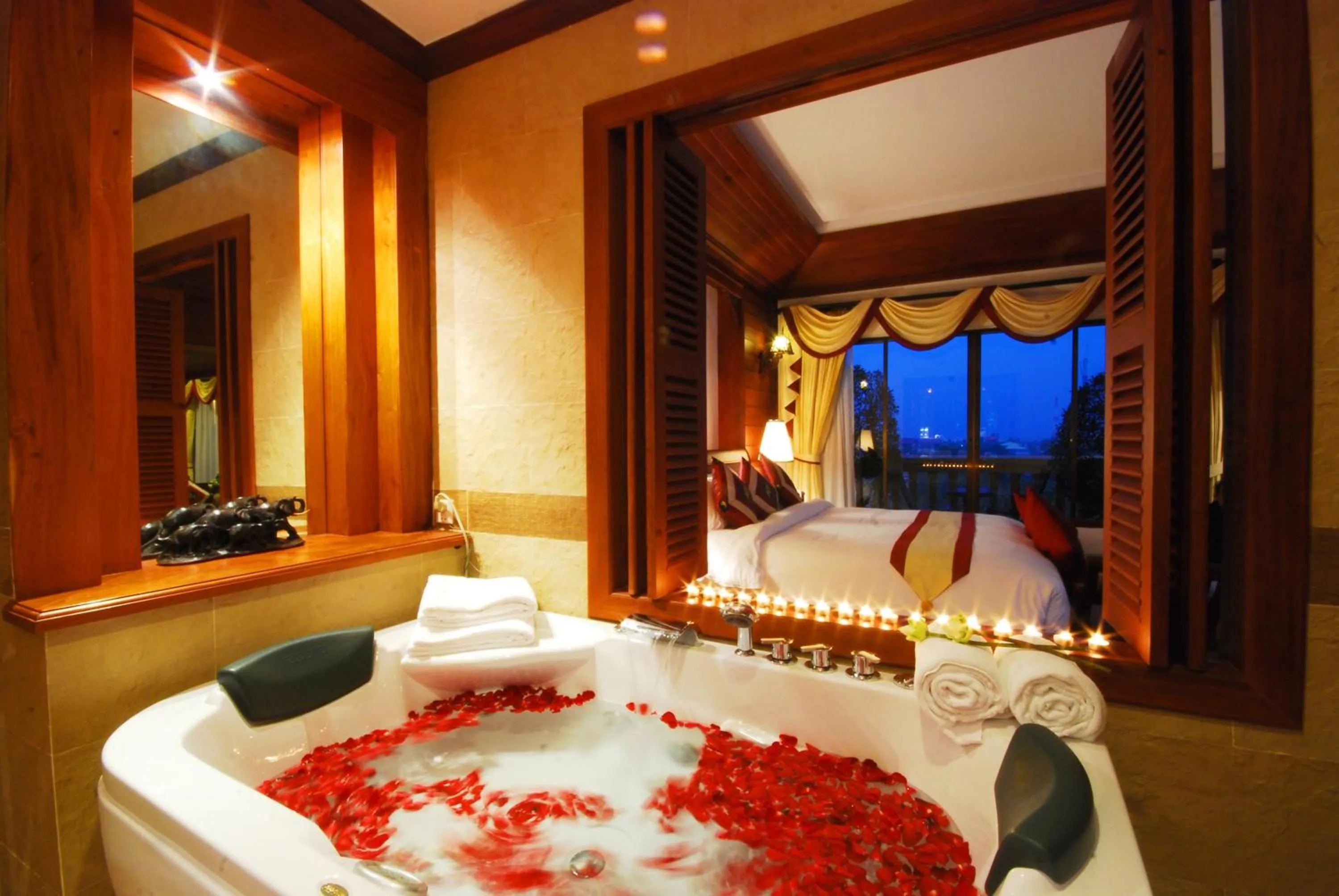 Bathroom, Bed in Borei Angkor Resort & Spa