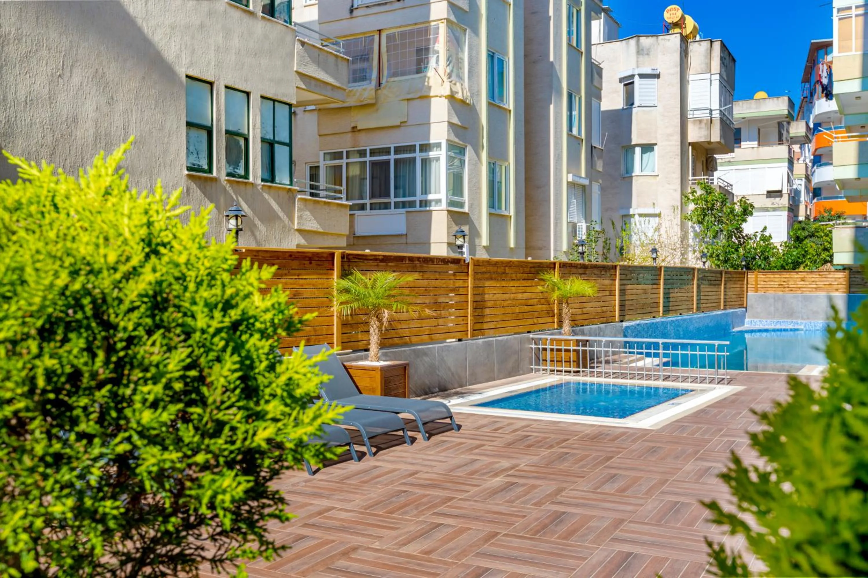 Swimming pool in Royalisa City Apart Hotel