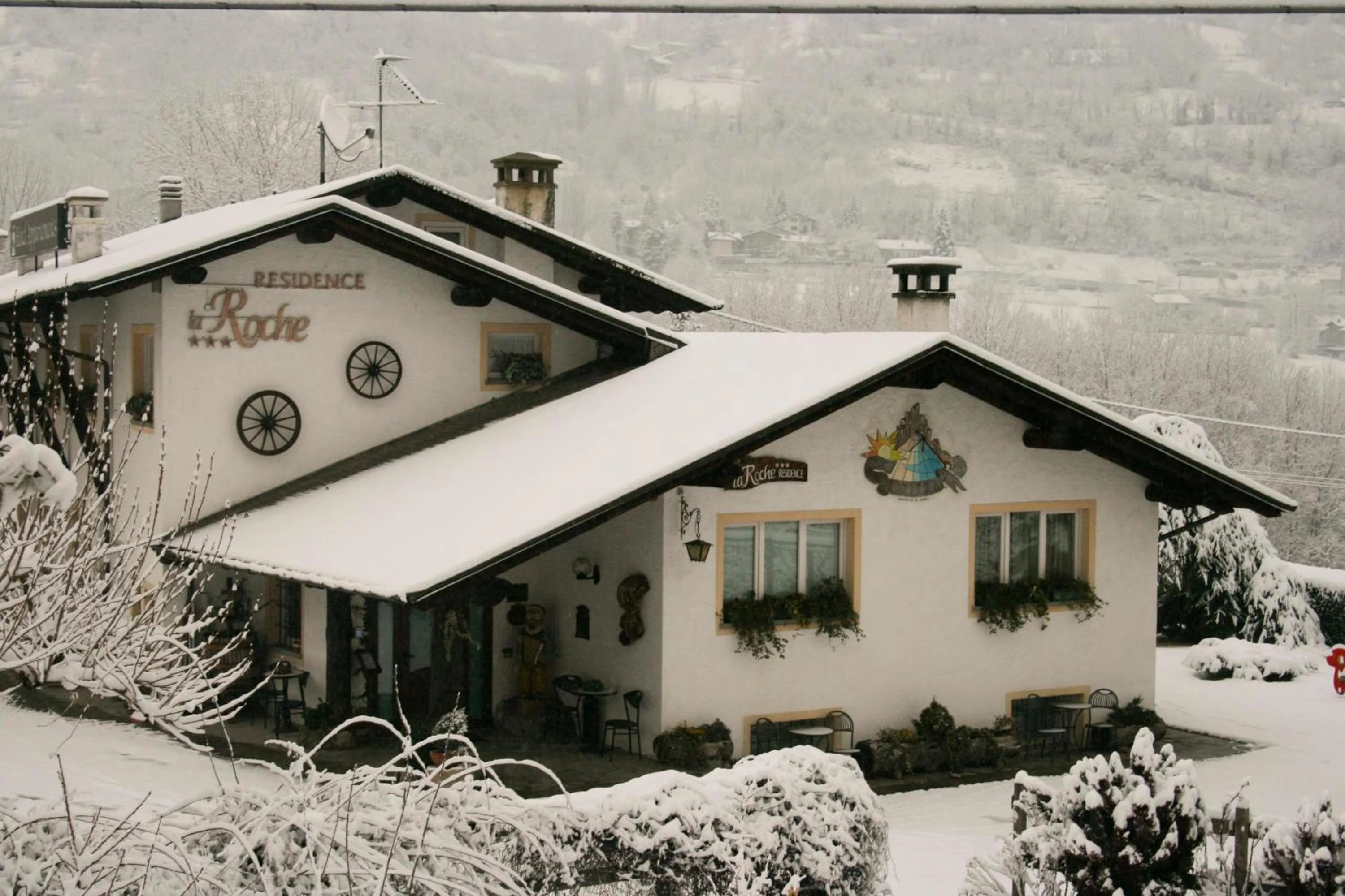 Facade/entrance in La Roche Hotel Appartments