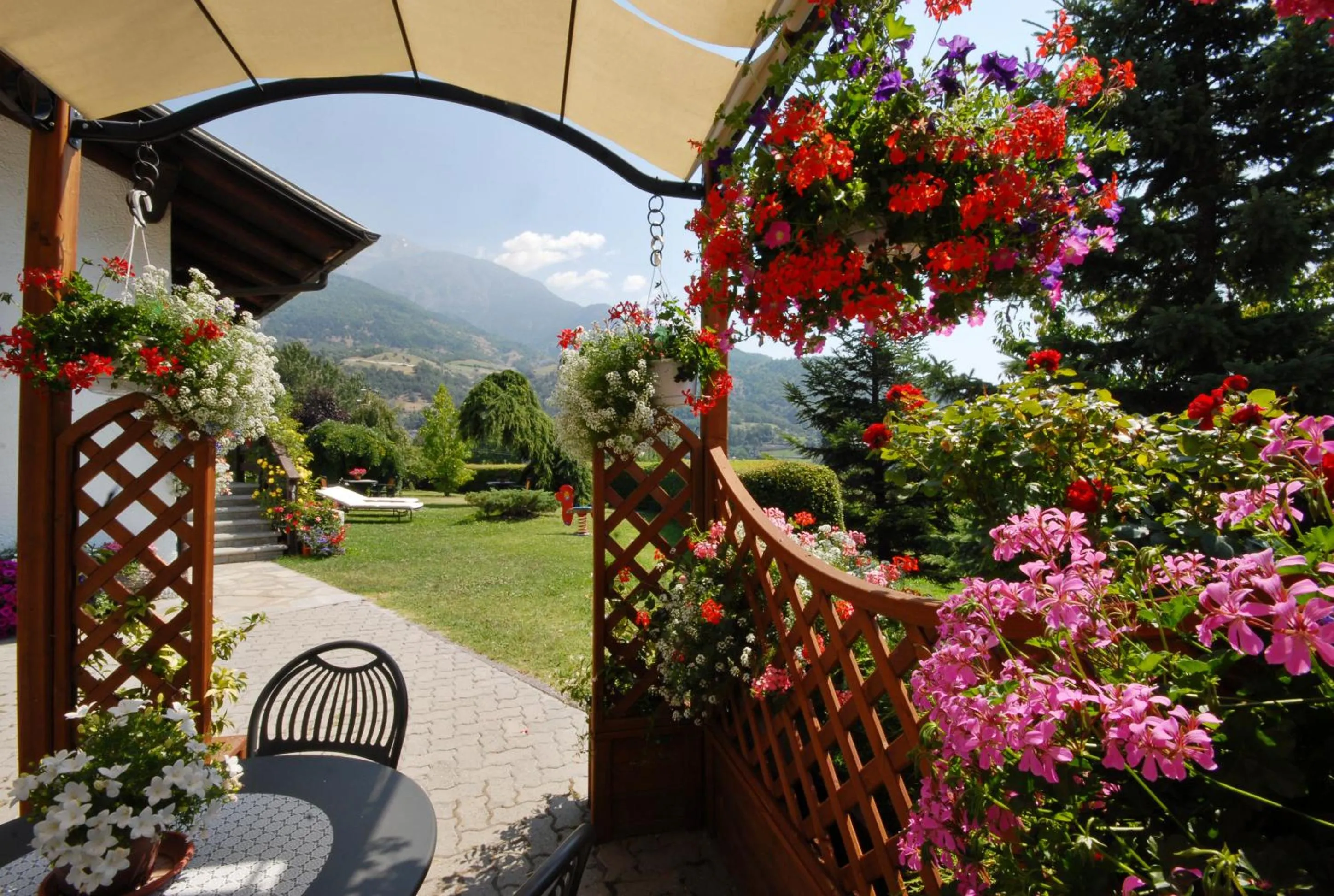 Facade/entrance in La Roche Hotel Appartments