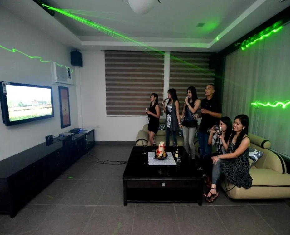 Living room in Hollywood Drive-In Hotel