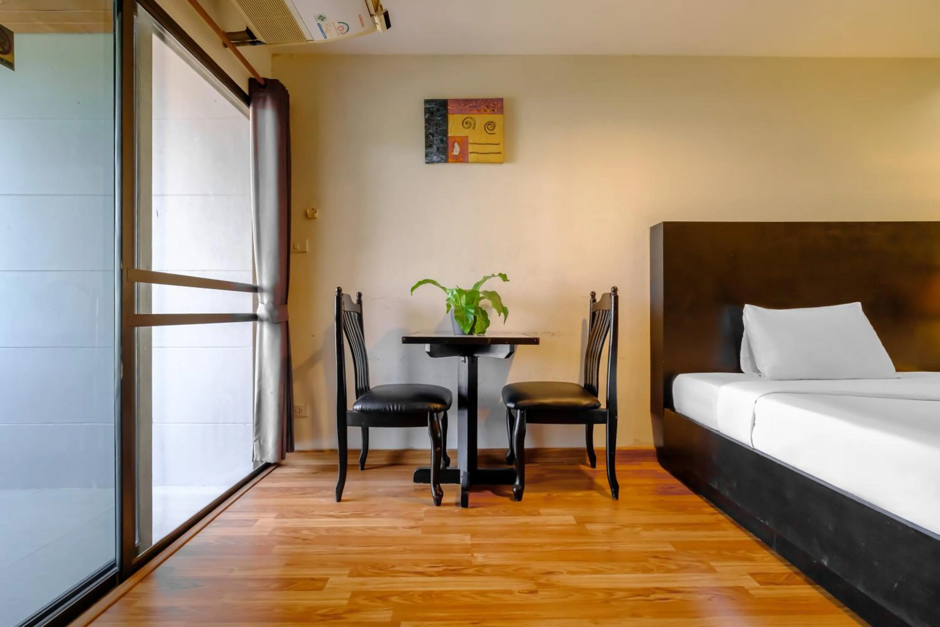 Dining area, Bed in Boss Hotel