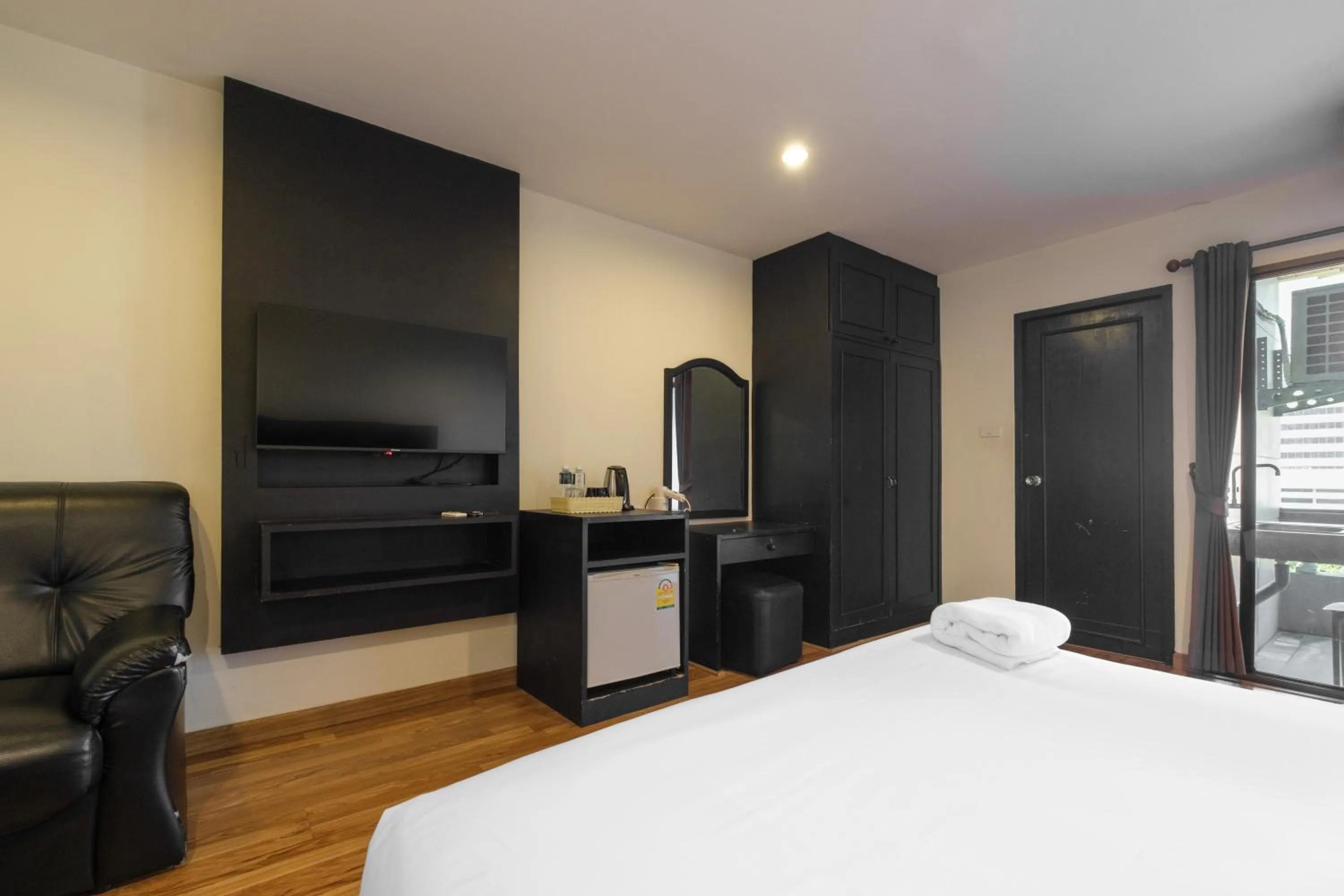 minibar, Bed in Boss Hotel