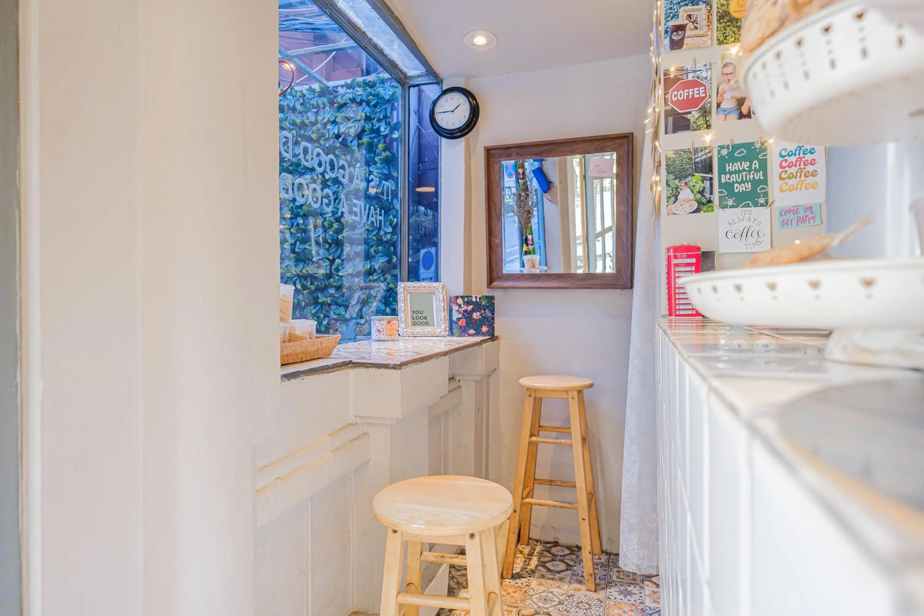 Restaurant/places to eat in Boss Hotel