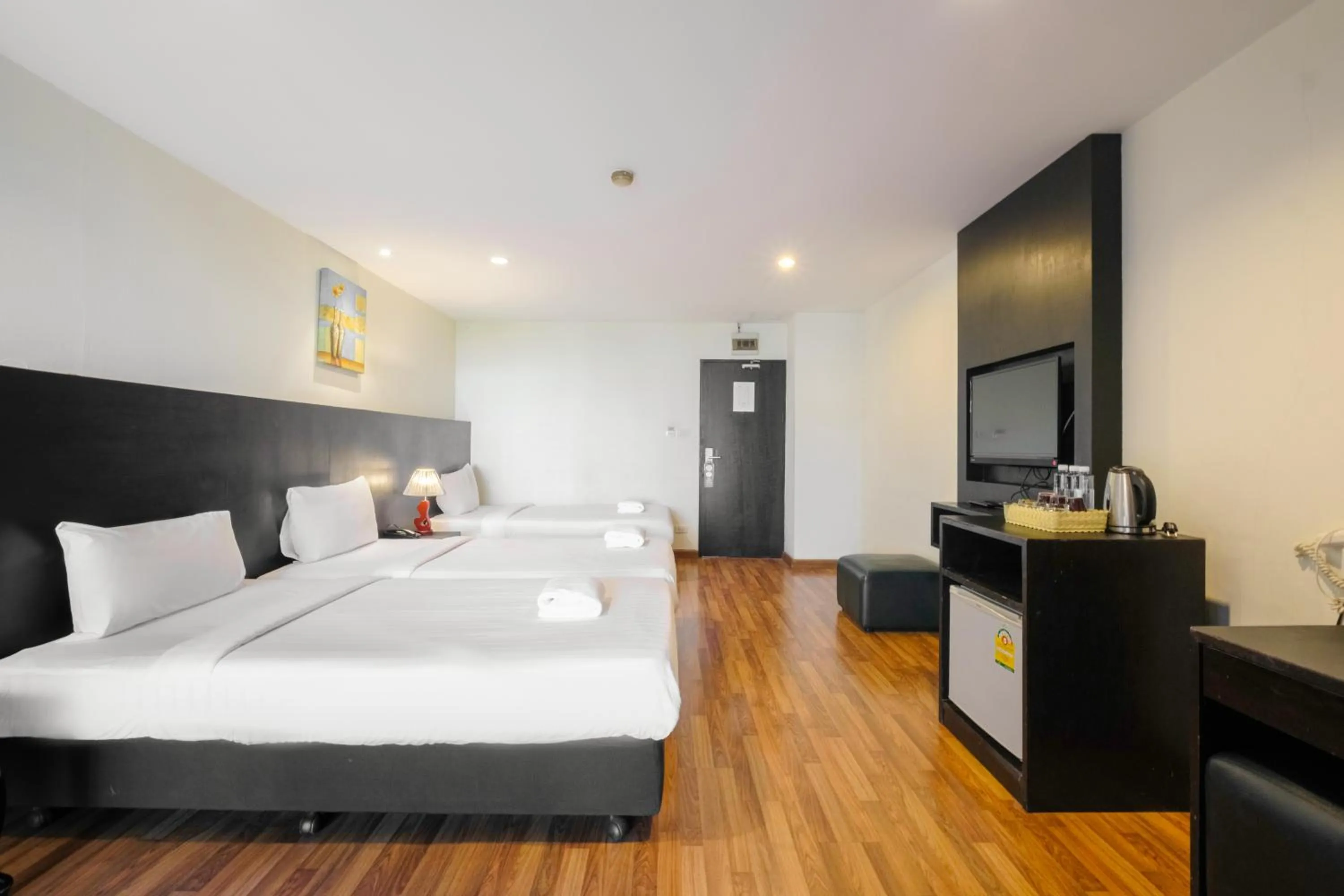 Photo of the whole room, Bed in Boss Hotel