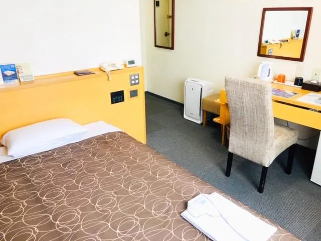 Photo of the whole room, Bed in Hotel Shin Osaka