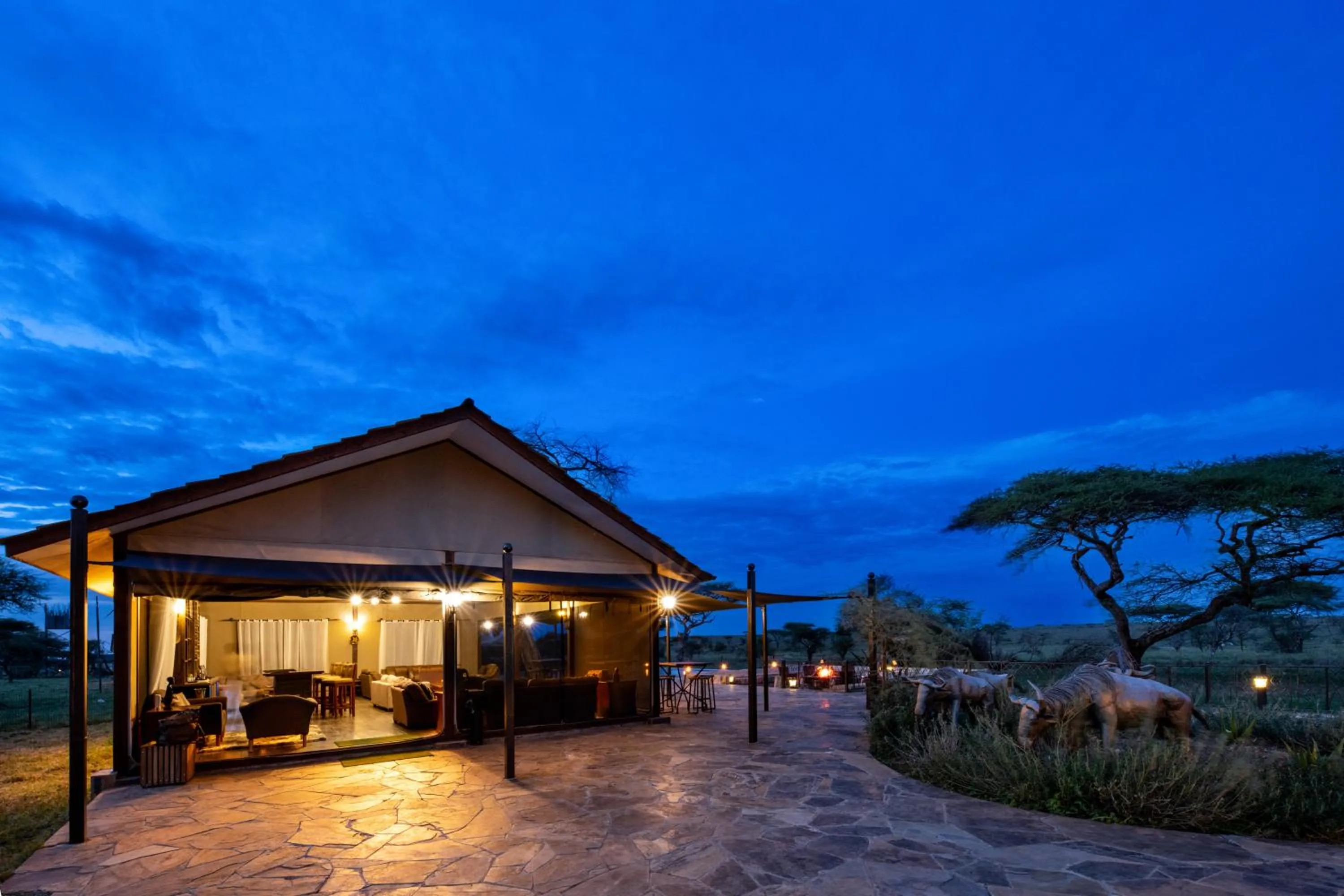 Lounge or bar in Serengeti Sametu Camp