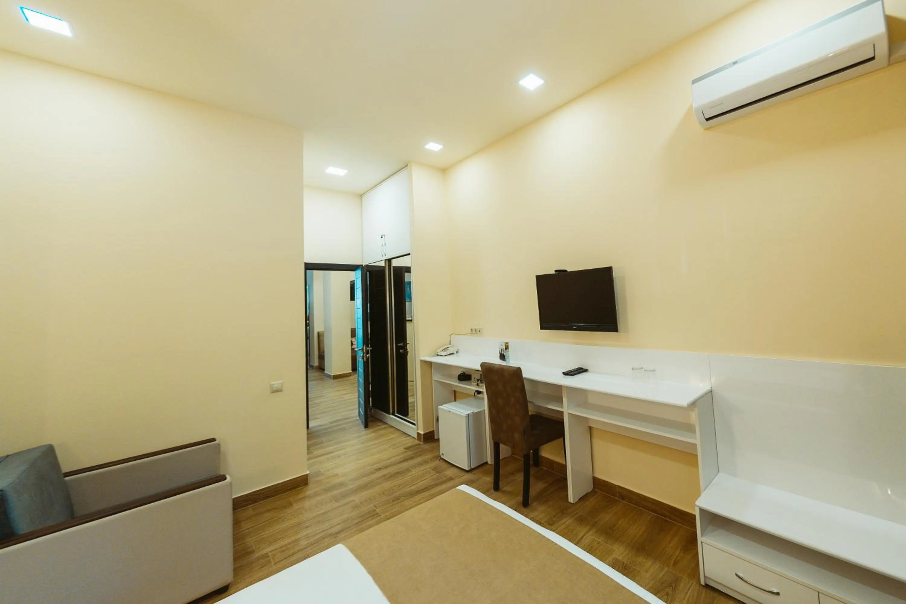 TV and multimedia, Bed in L'image Art Hotel