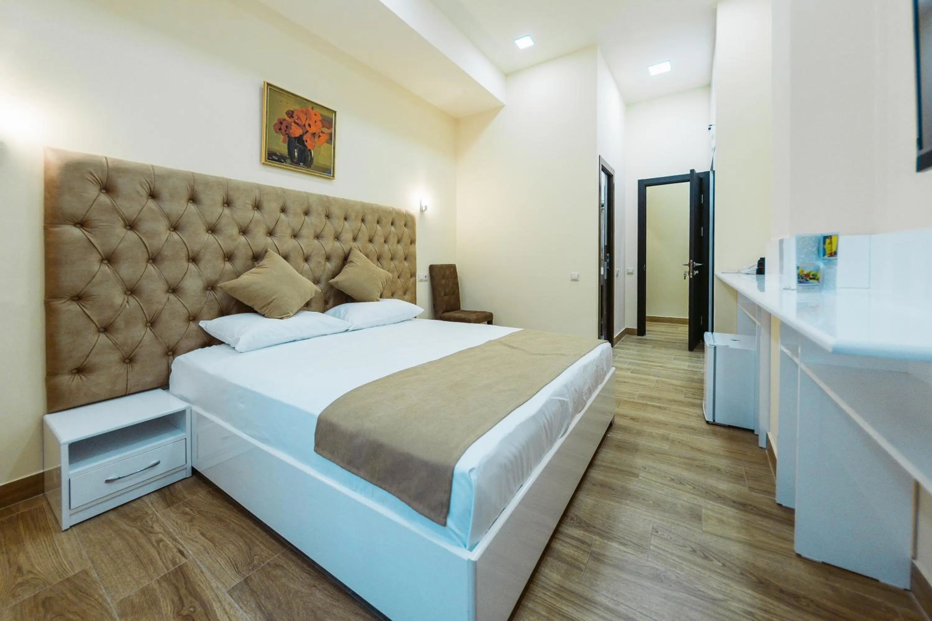 Photo of the whole room, Bed in L'image Art Hotel