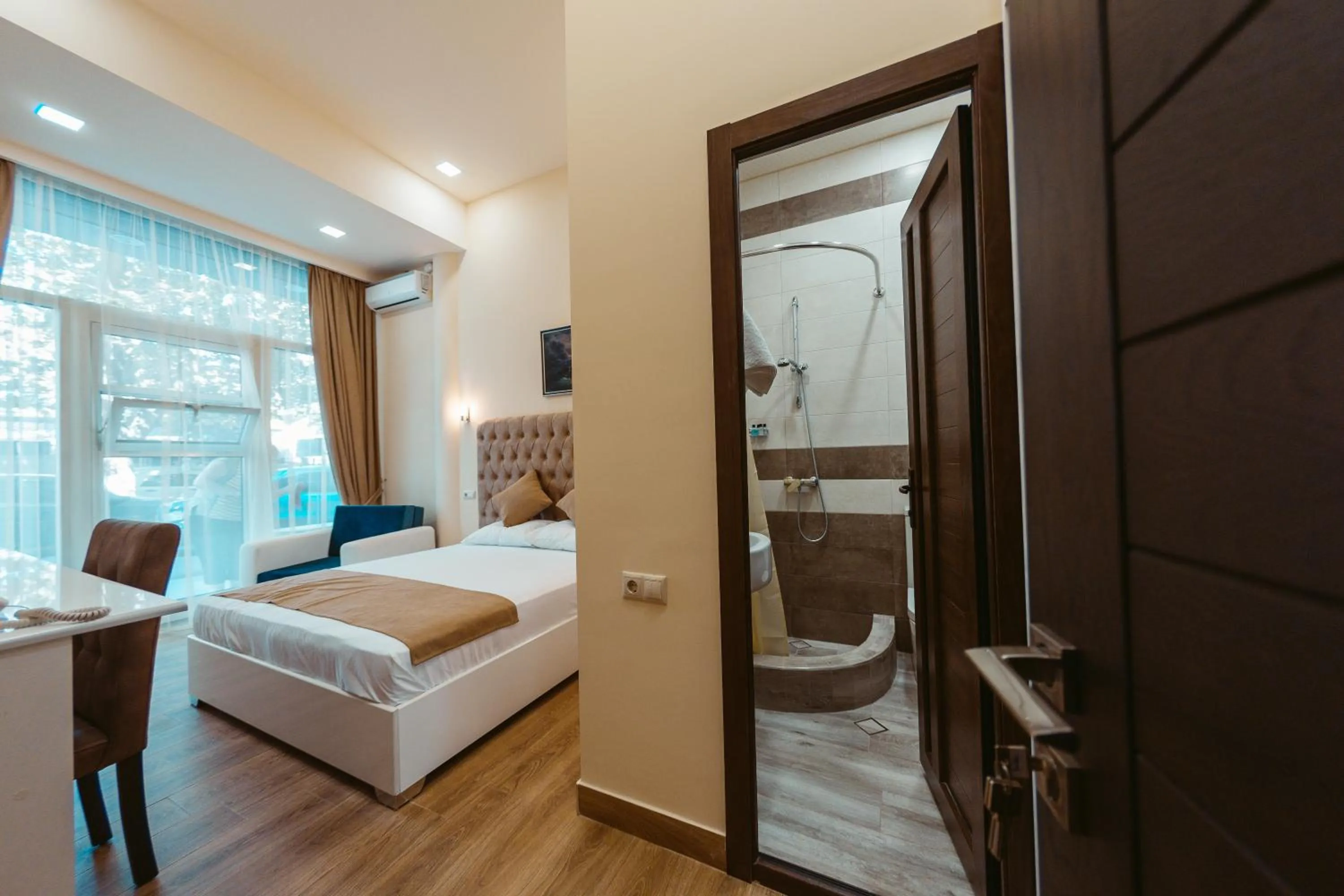 Photo of the whole room, Bed in L'image Art Hotel