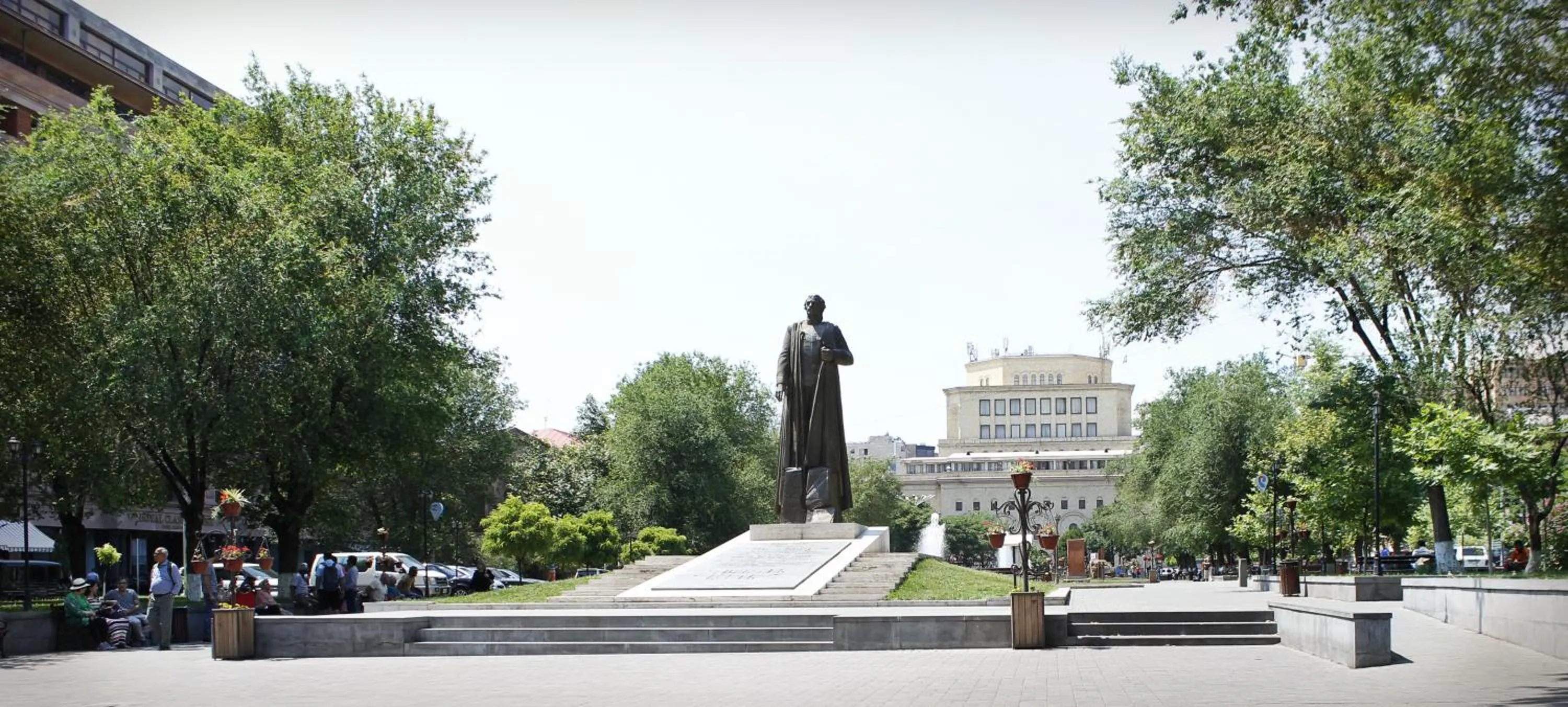 Nearby landmark in L'image Art Hotel