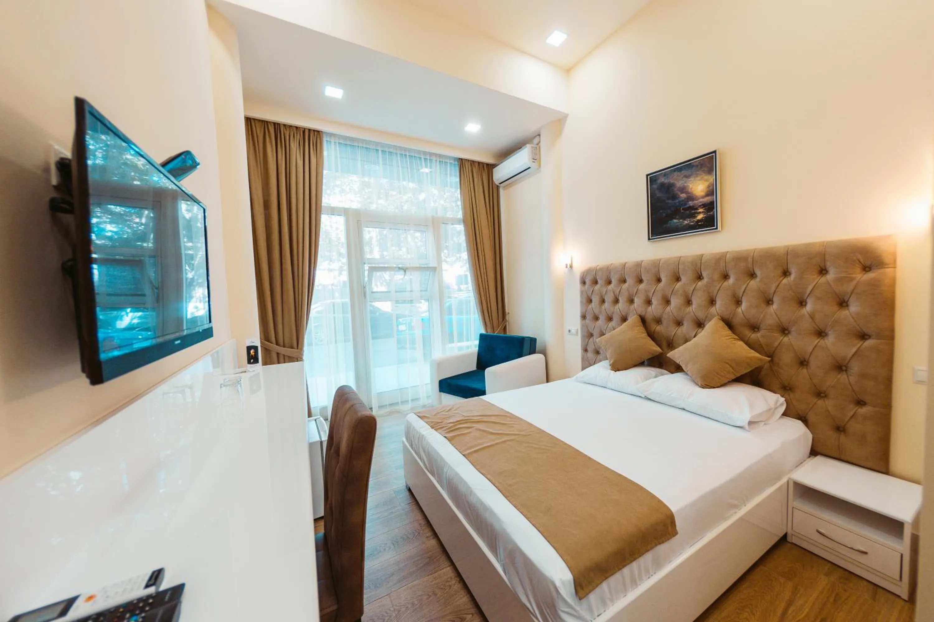 TV and multimedia, Bed in L'image Art Hotel