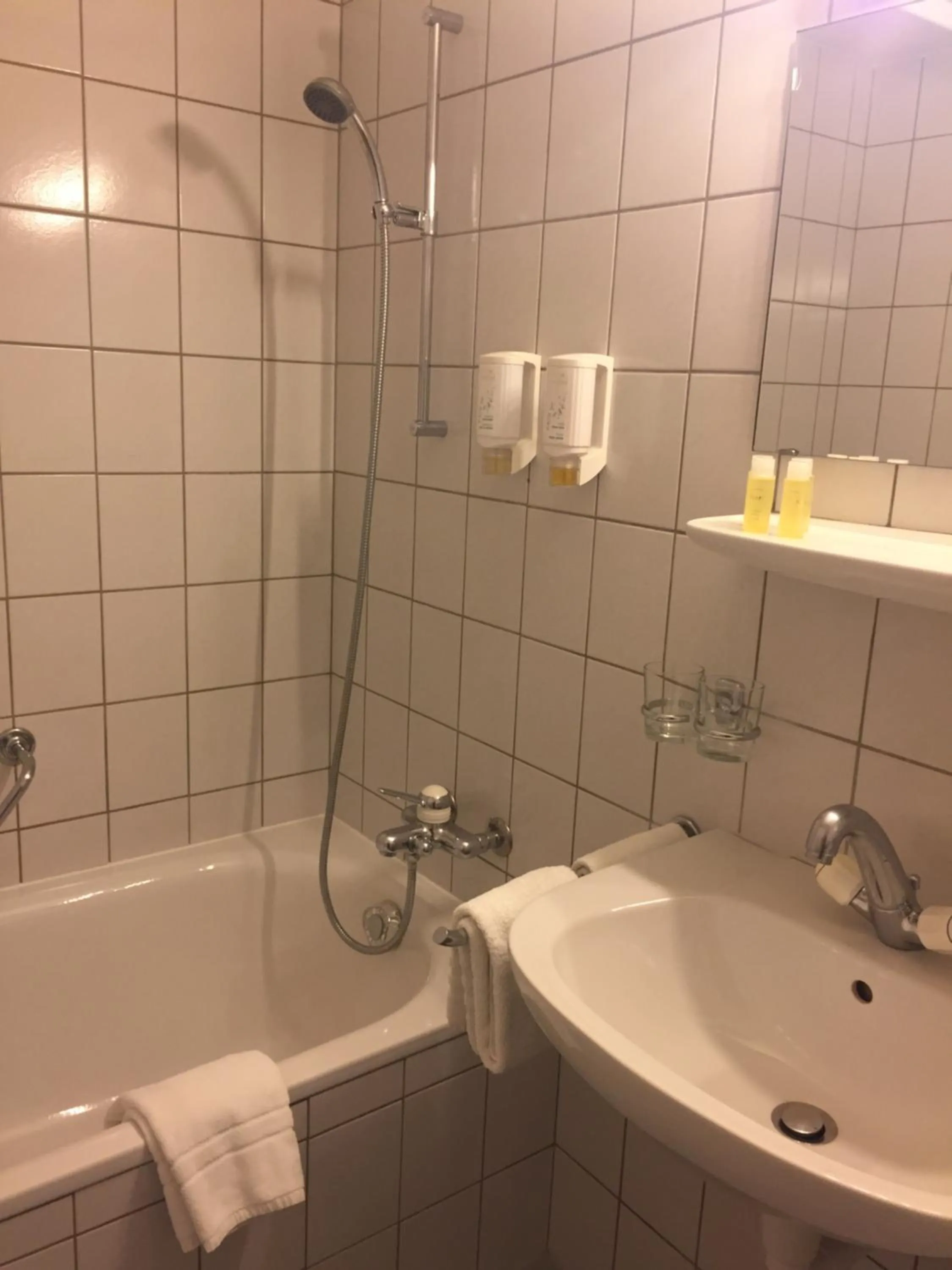 Bathroom in Hôtel de France