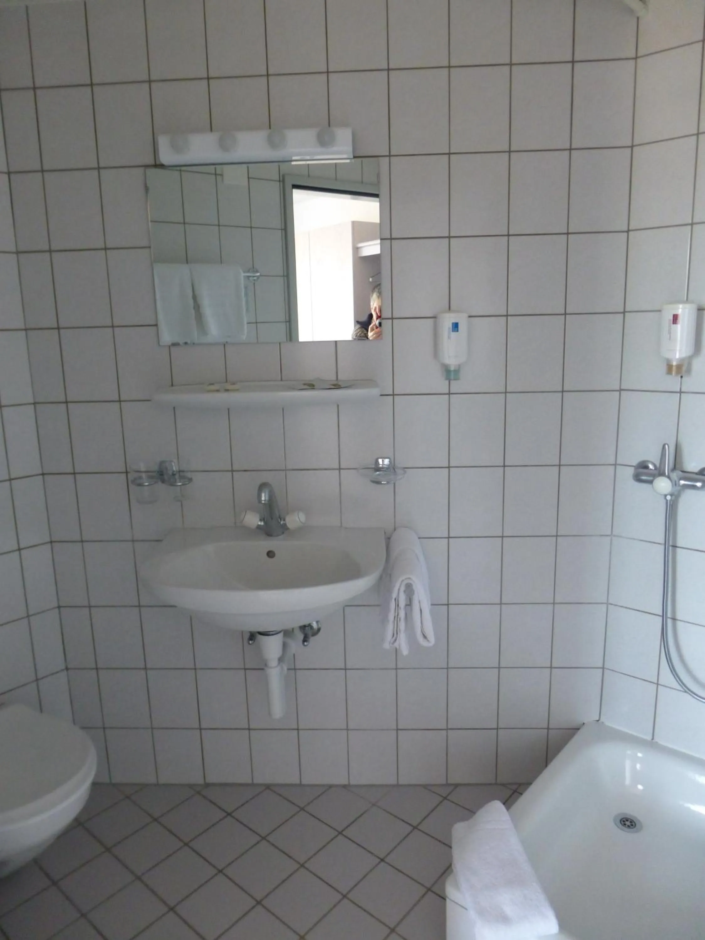 Bathroom in Hôtel de France