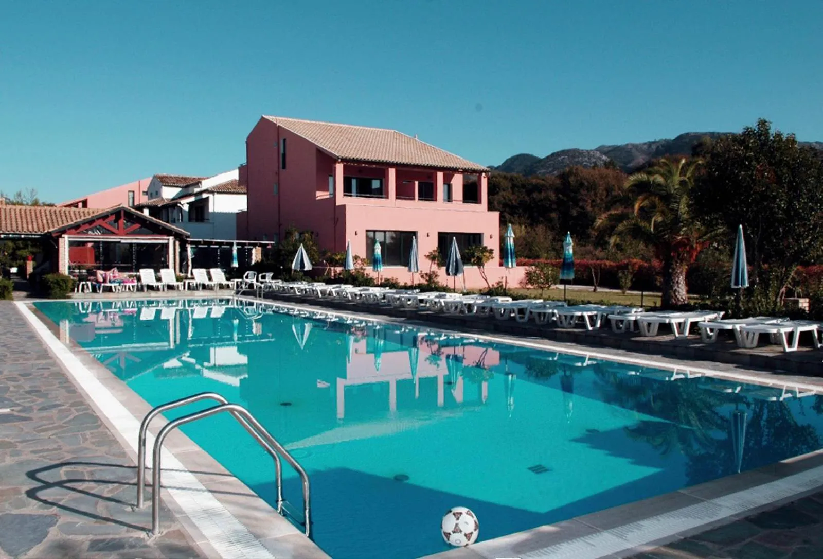 Swimming pool in Nireas Resort Corfu