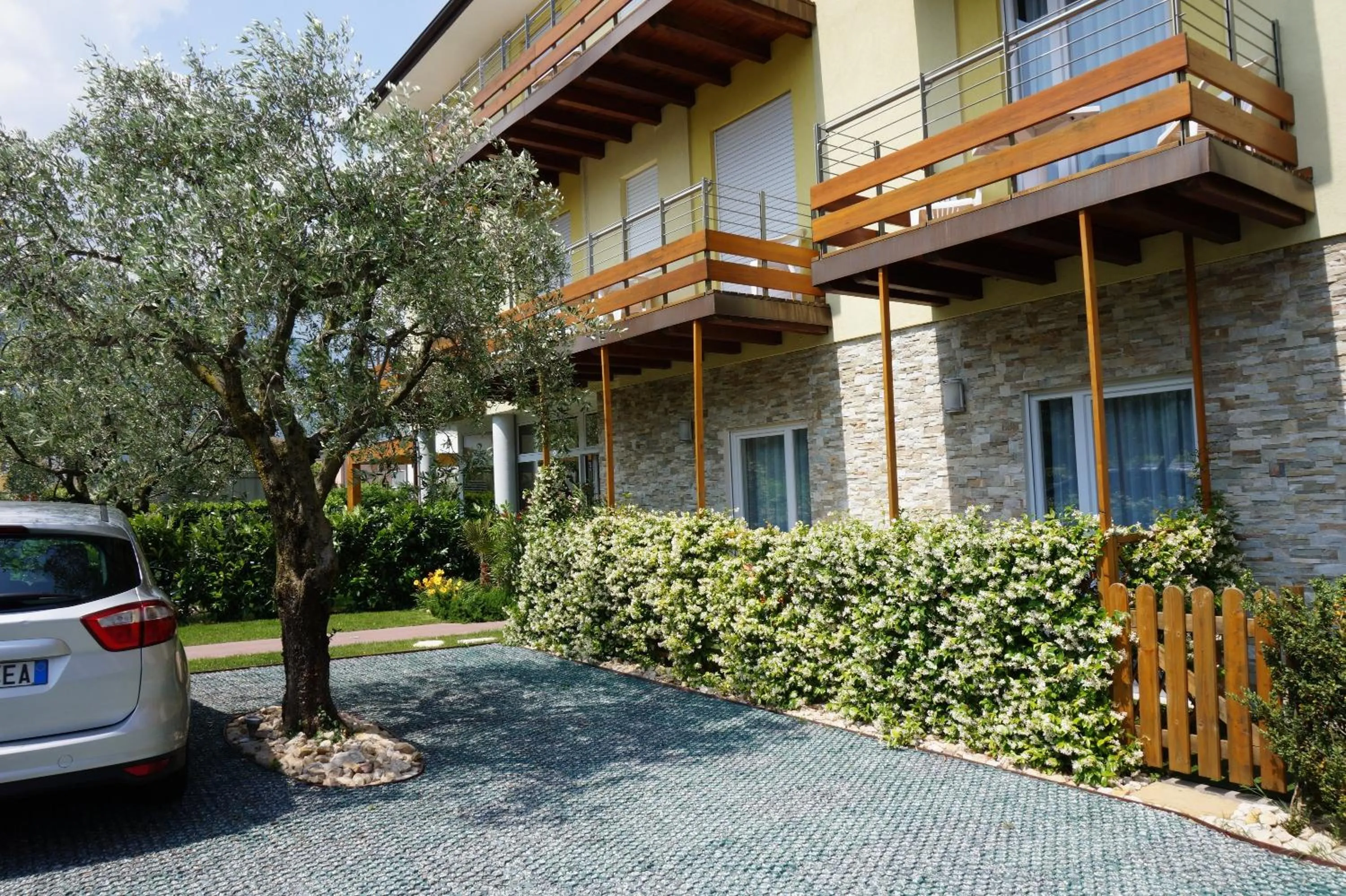Facade/entrance in Residence Rivachiara (check-in at Hotel Riviera in Viale Rovereto, 95)
