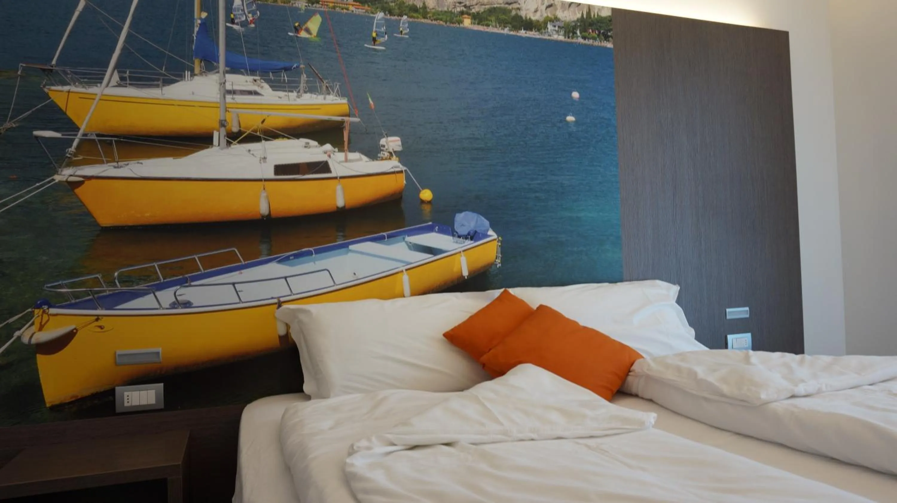 Dining area, Bed in Residence Rivachiara (check-in at Hotel Riviera in Viale Rovereto, 95)