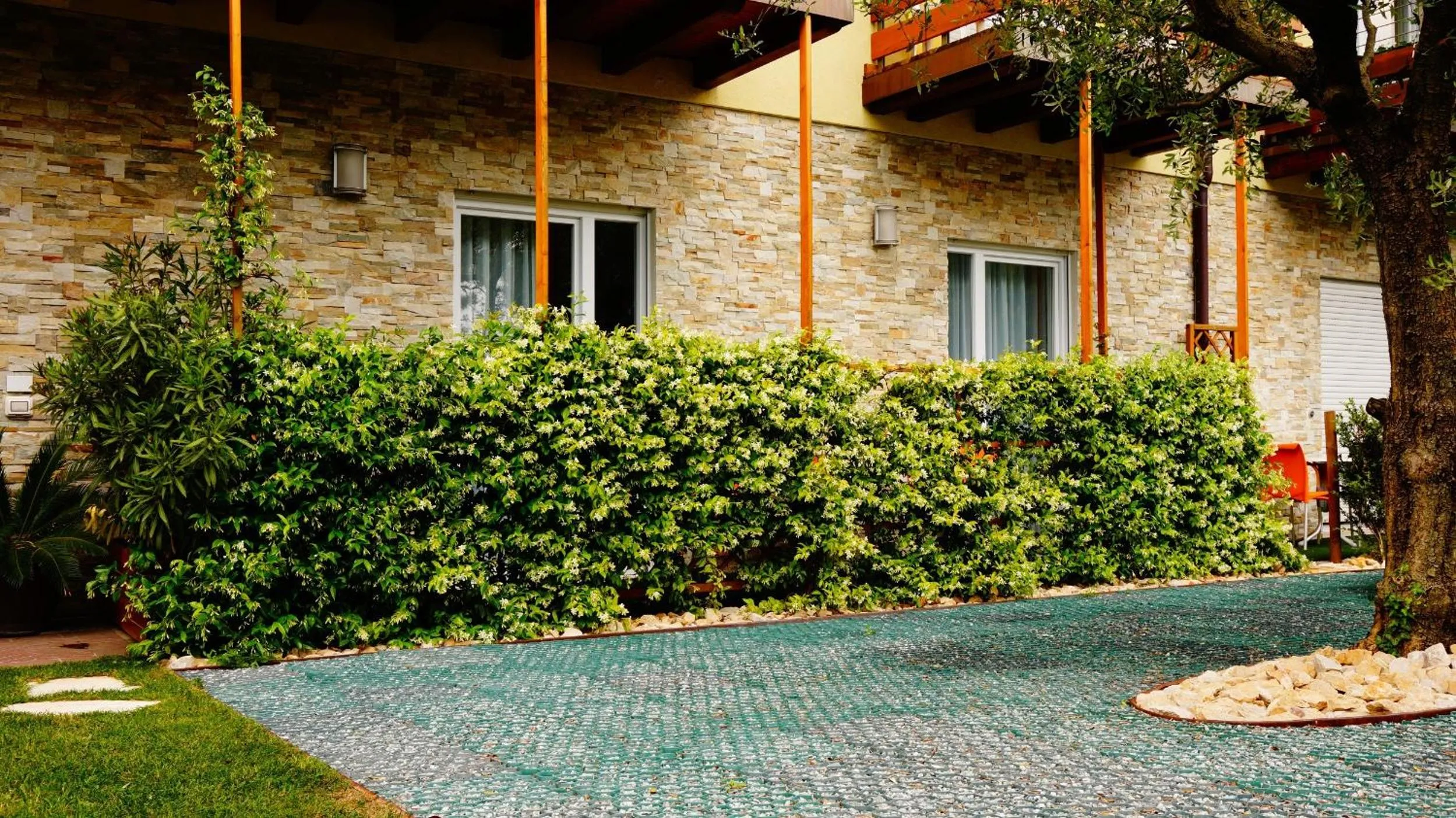 Facade/entrance in Residence Rivachiara (check-in at Hotel Riviera in Viale Rovereto, 95)