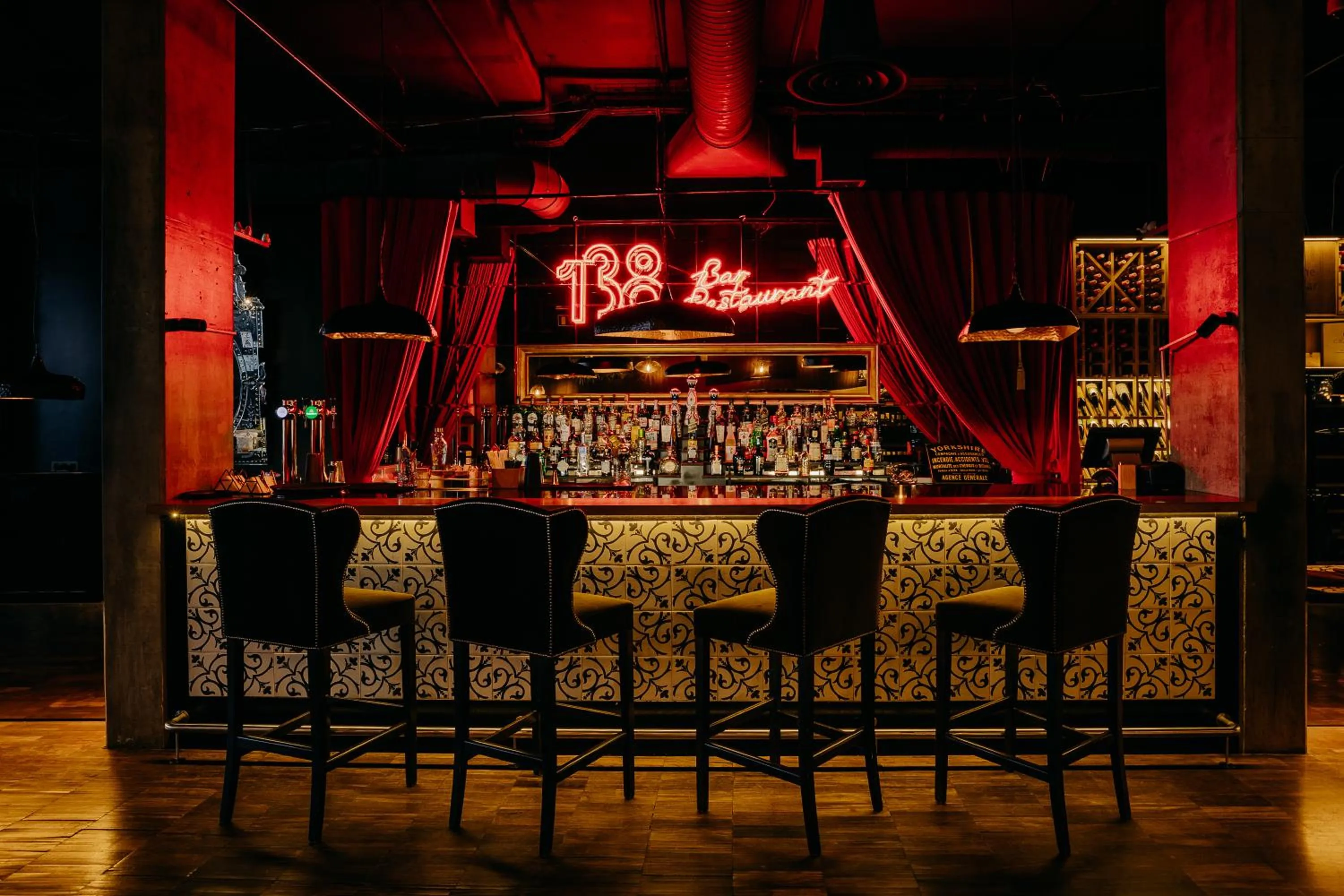 Restaurant/places to eat in 138 Liberdade Hotel