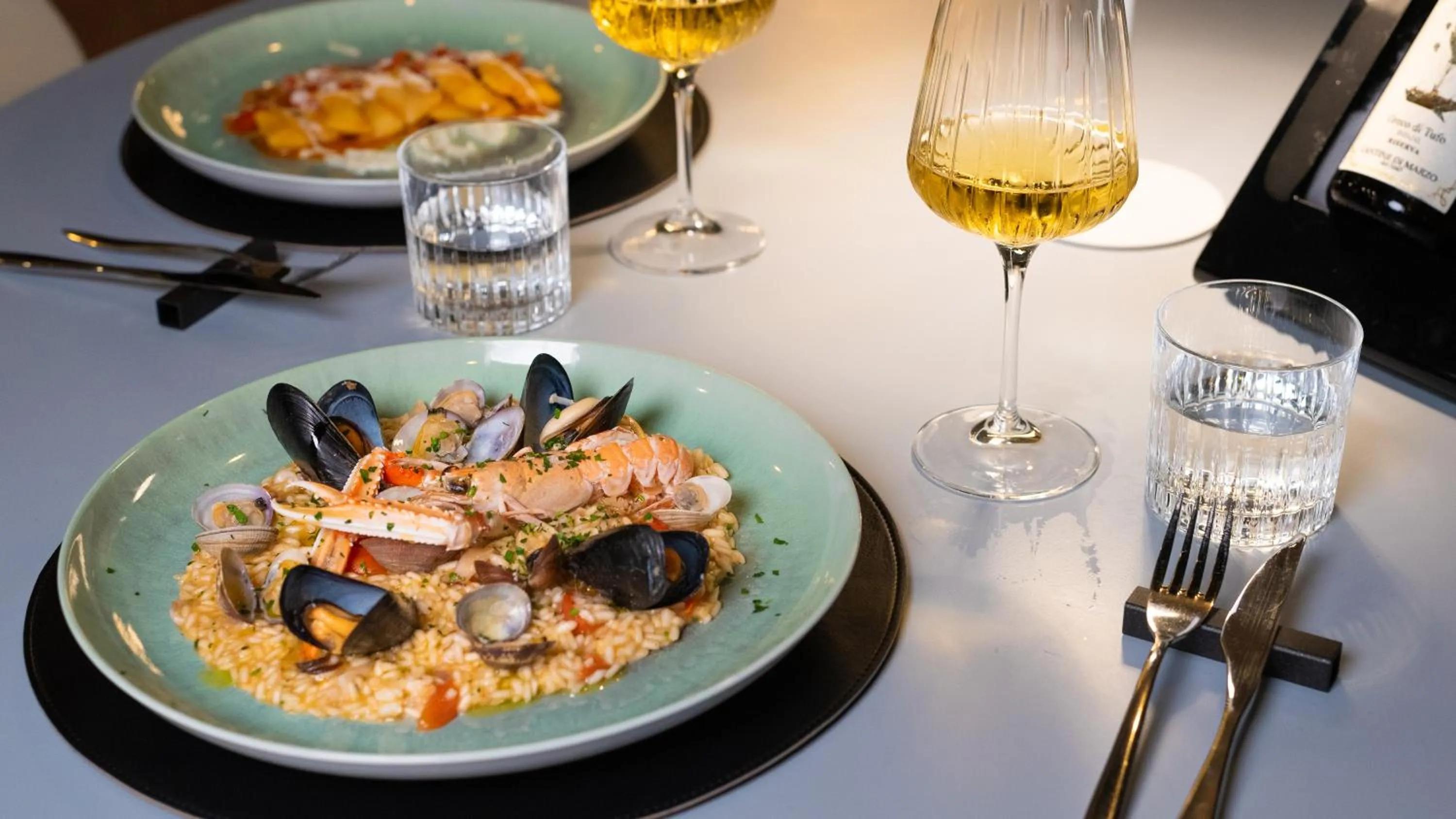 Restaurant/places to eat in Aequa Hotel